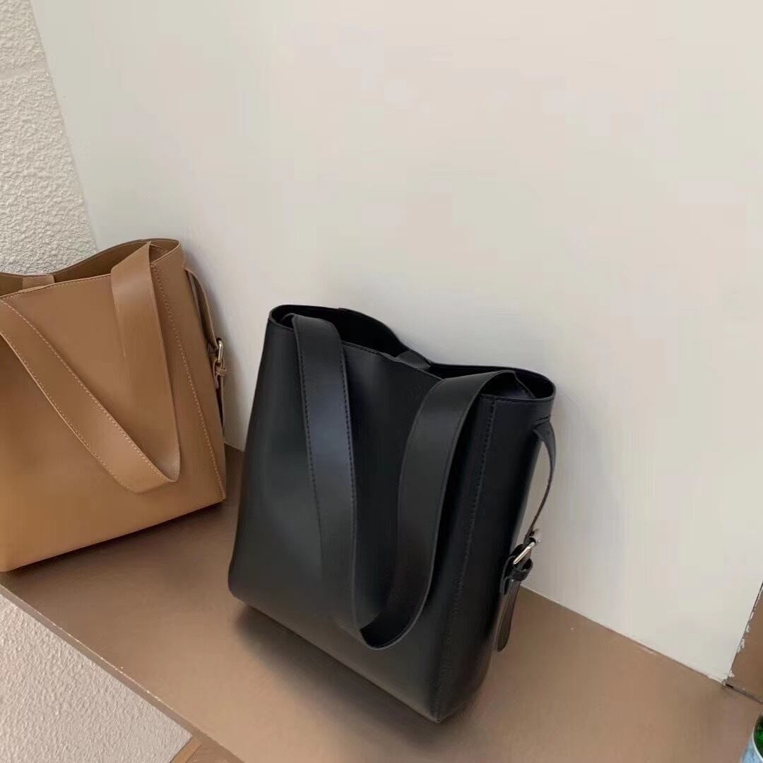 シンプルトートバッグ