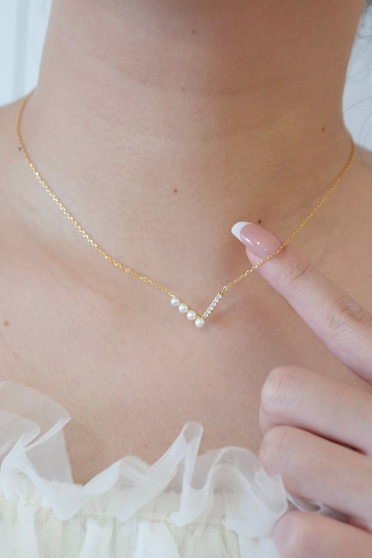 pearl v necklace