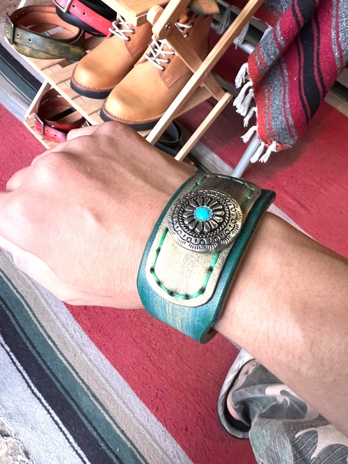 手染めのレザーブレス コンチョ付き 3