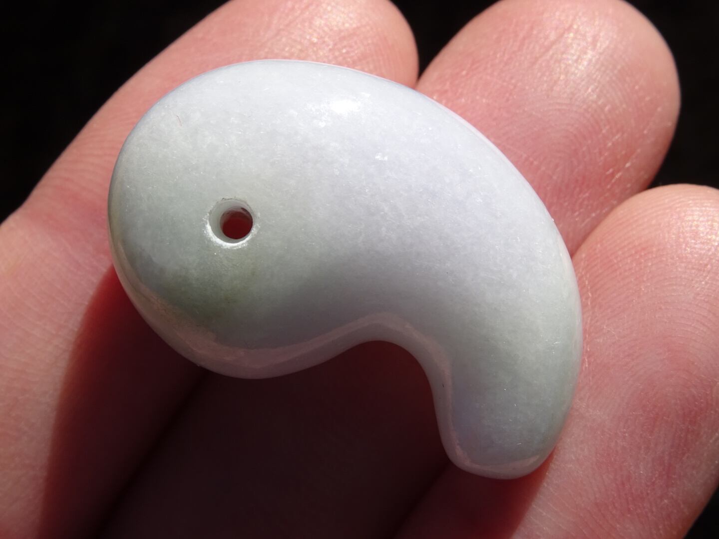 ミャンマーヒスイ勾玉 No.3 ~白(Haku)~