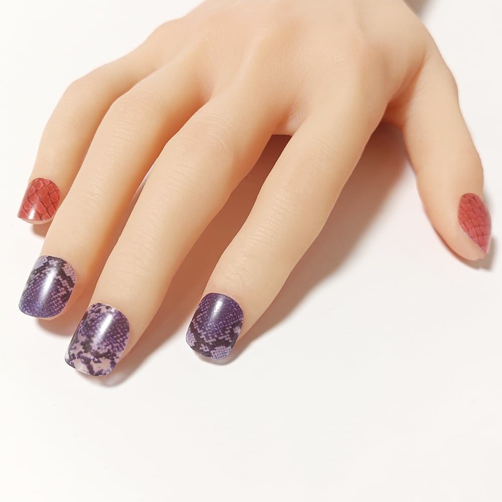 半硬化ジェルネイルシール「Gel nail stickers」010 scale × snake
