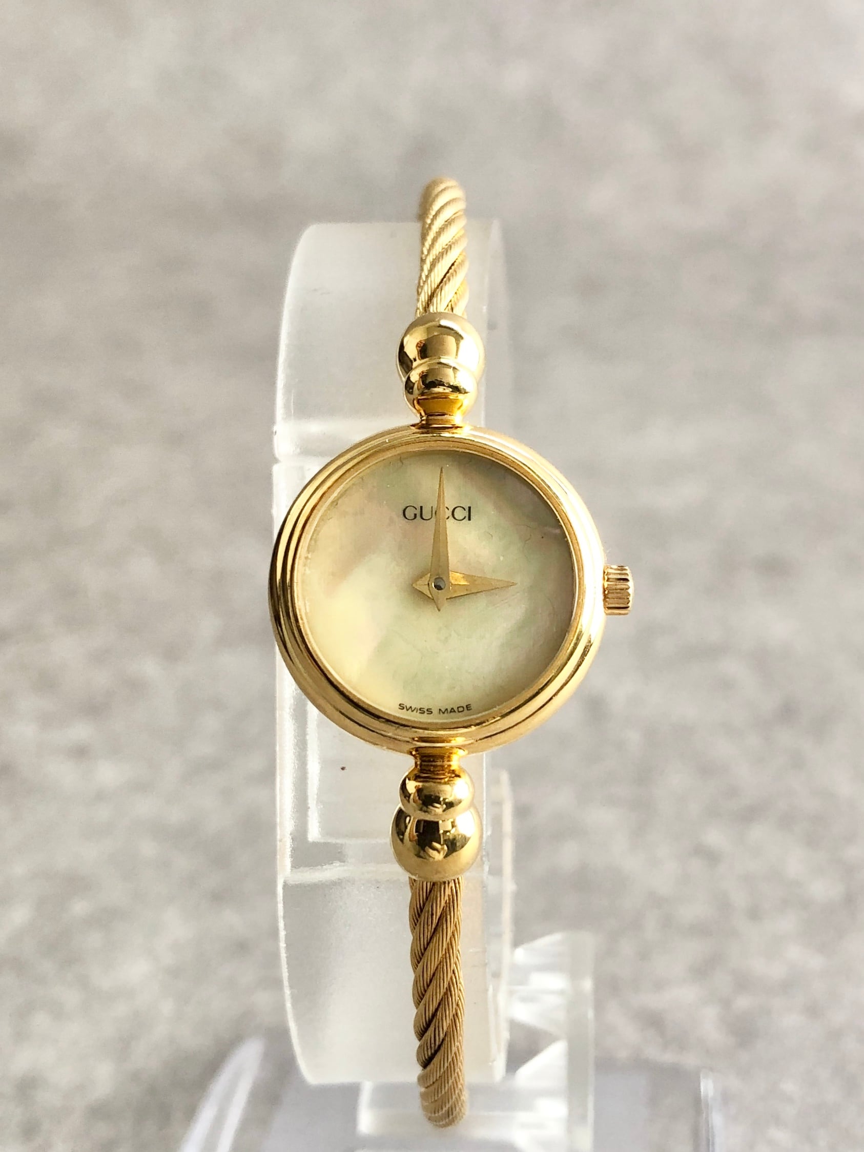 GUCCI グッチ 腕時計 ゴールド シェル ラウンドフェイス ステンレス