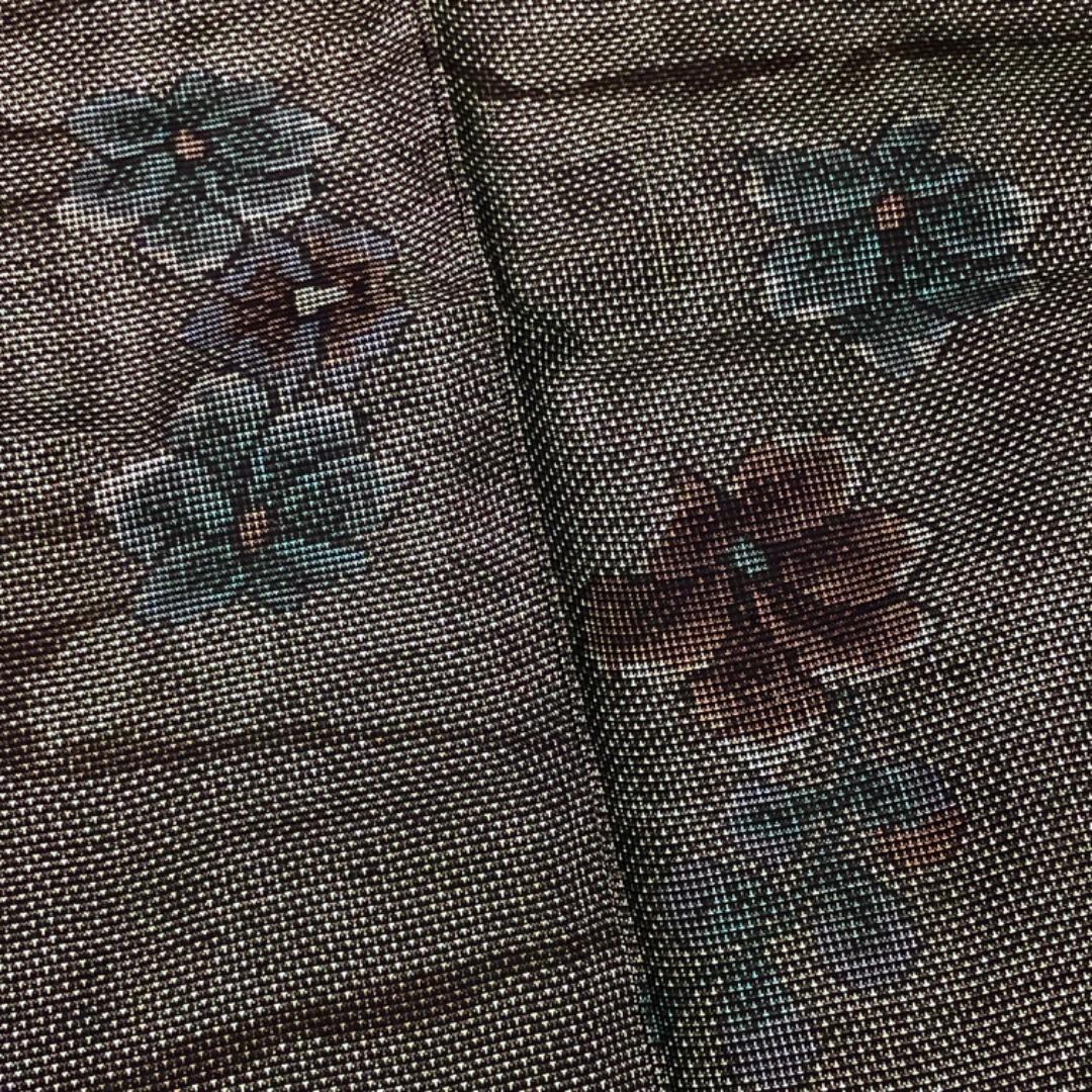 本場大島紬 茶泥染 カタス7マルキ 花模様 しつけ糸 K-5451 着物