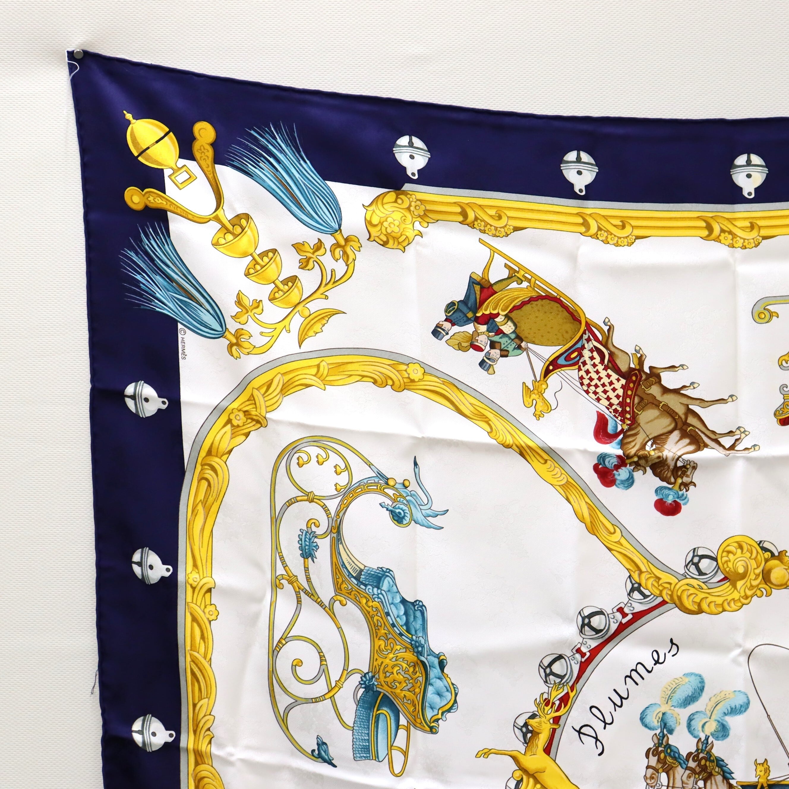 HERMES エルメス カレ90 Plumes et Grelots 羽飾りと鈴 ネイビー HERMES エルメス カレ90 Plumes et Grelots 羽飾りと鈴 ネイビー