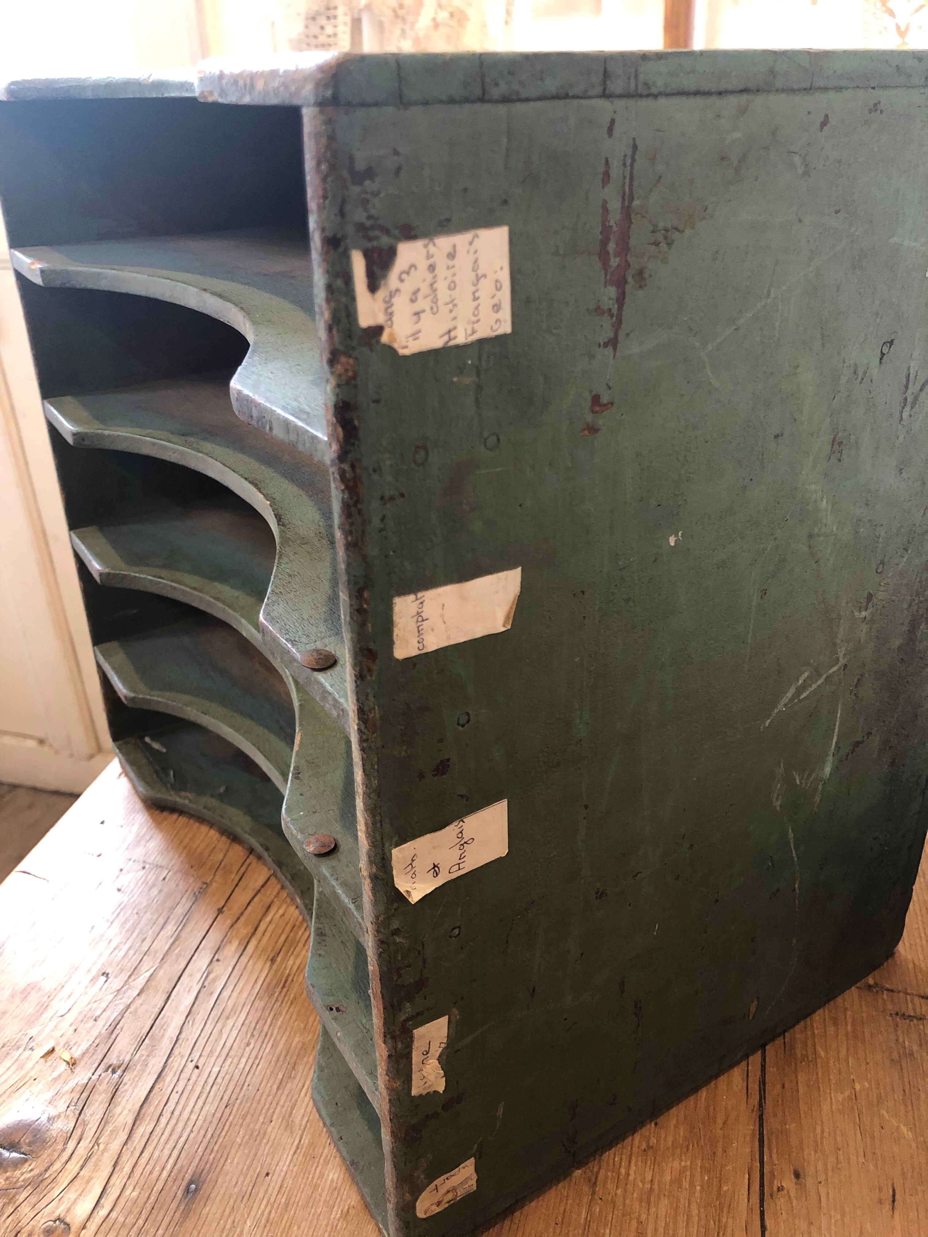 フランスブロカント グリーンの木製仕分け棚 書類棚 | Brocante de La