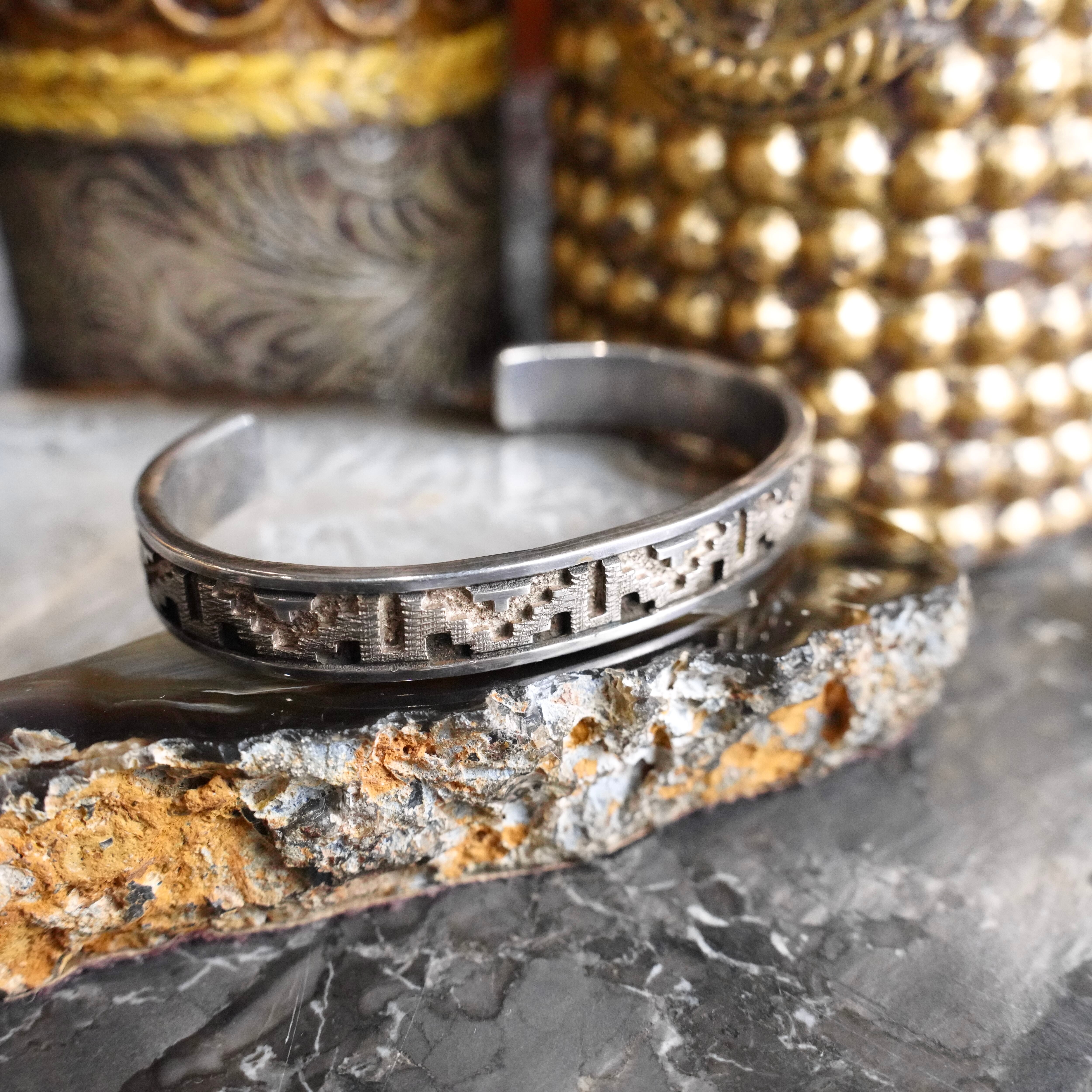 INDIAN JEWELRY NAVAJO DAN JACKSON OVERLAY DESIGN SILVER BANGLE
