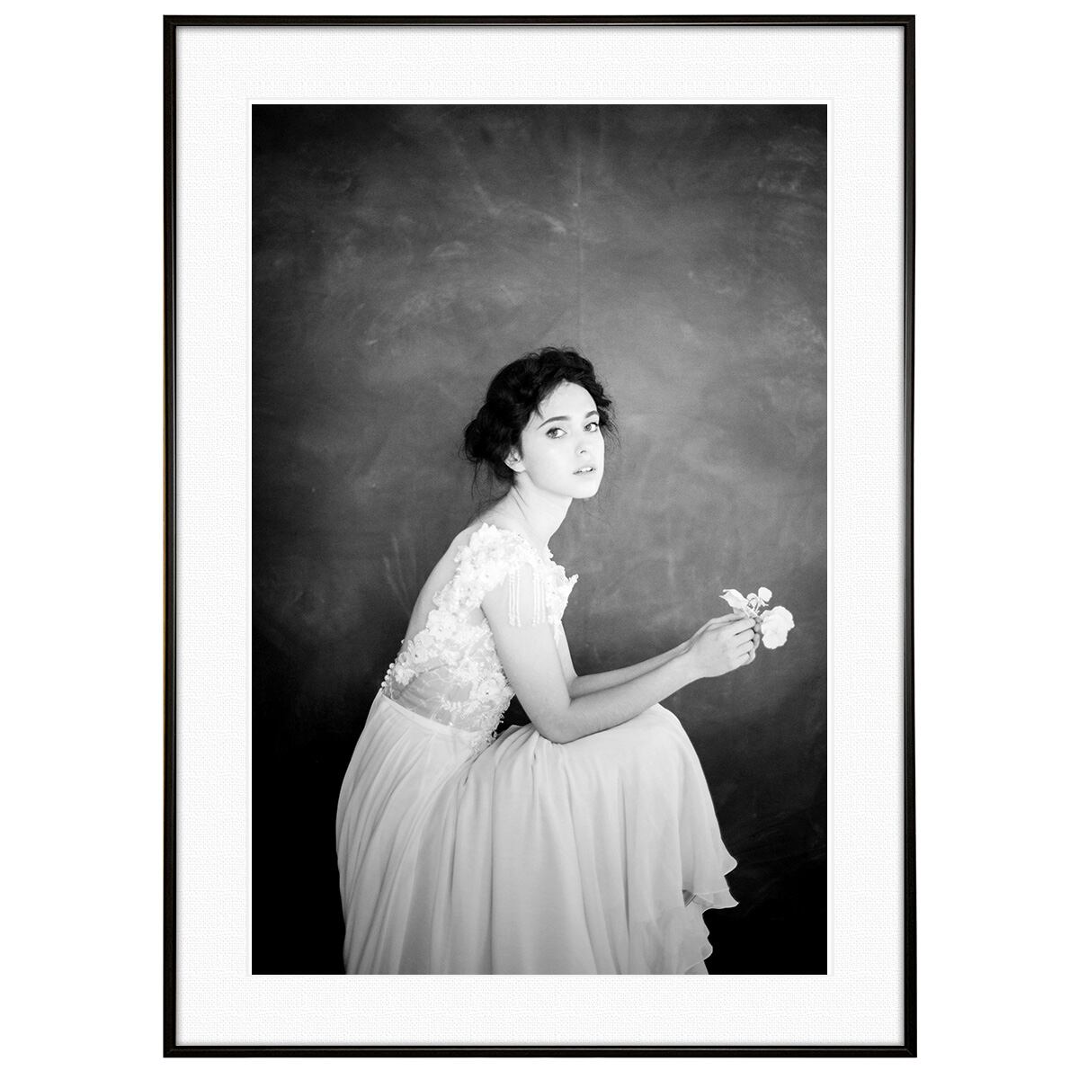 人物写真 ポーズをとる女性 インテリアアートフォト モノクロポスター額装 AS4359