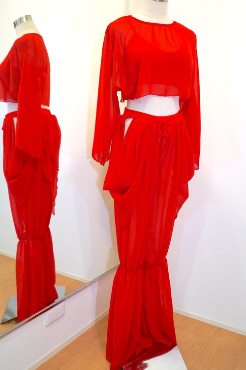 再入荷【即日発送】　カットデザインパンンツ　セットアップ　レッスンウエア　グループ衣装　920