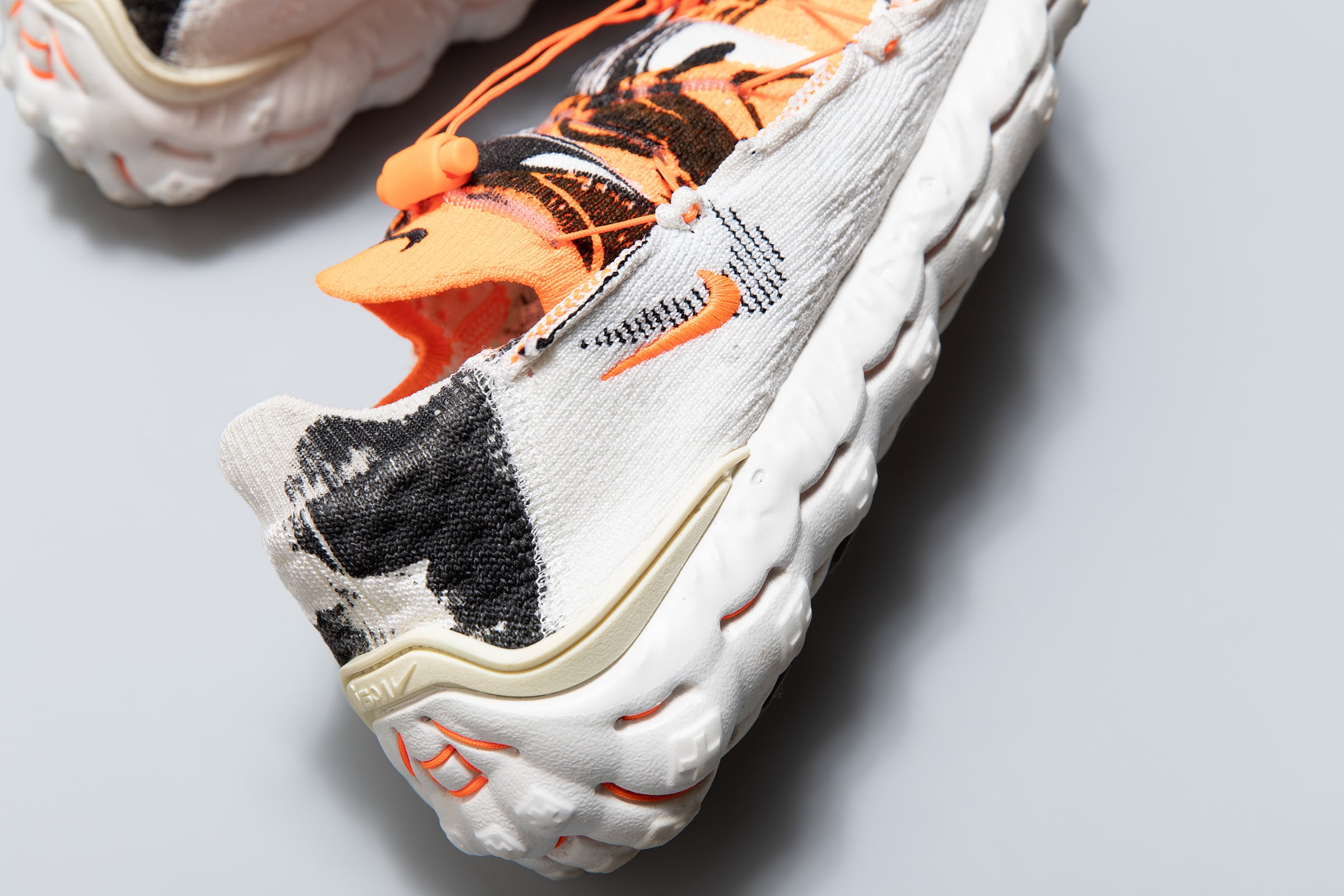 NIKE ISPA MINDBODY | PLAYGROUND | スニーカーショップ