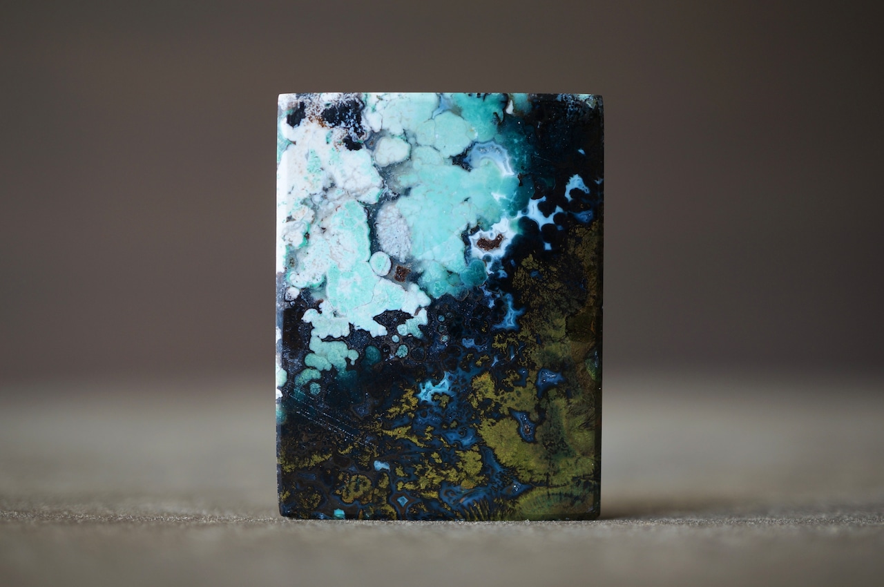 インドネシア産ブルーペトリファイドウッド Blue Opalized Petrified Wood 1977
