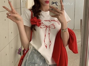 リボン柄 半袖 Tシャツ レディース トップス カットソー プルオーバー インナー ミディアム 半袖 長袖 ラウンドネック 襟なし バイカラー かわいい 大人可愛い カジュアル おしゃれ レトロ こなれ感 ガーリー 存在感 ラブリー キュート プリント リボン結び柄 春 夏 秋 冬 ママ 通勤 学生 学校 通学 デート お出かけ 旅行 公園 女子会 休日 ショッピング カフェ 重ね着 普段使い 着回し レイヤード M L 白 ホワイト 黒 ブラック