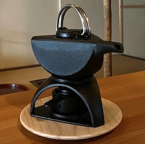 【Outlet】Iwachu GourMetaシリーズ 酒ポットセット(五徳・木製プレート付)20%OFF ¥26,400 →¥21,120