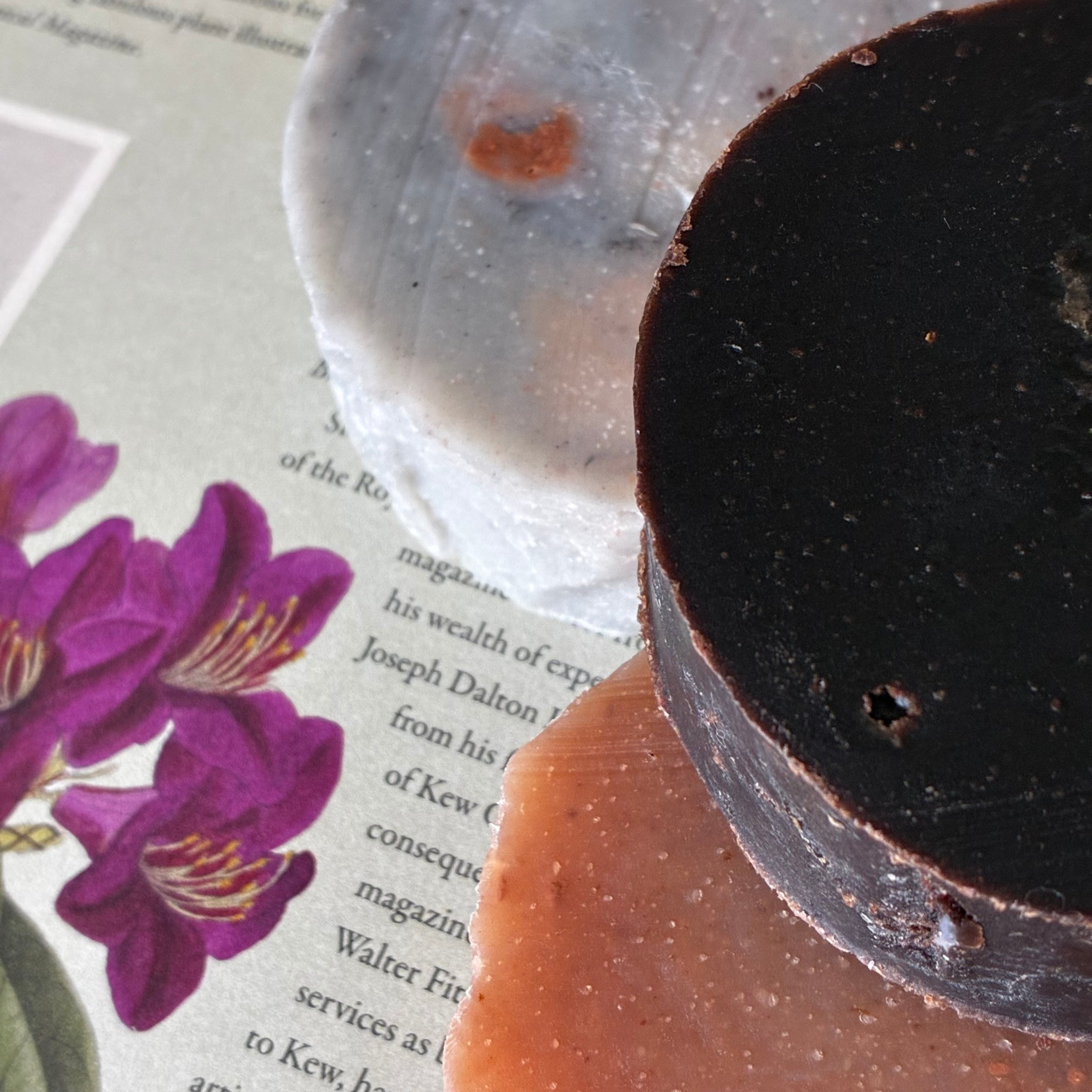 Round sacred cacao soap 「ラウンドサ Sacred Cacao ソープ」