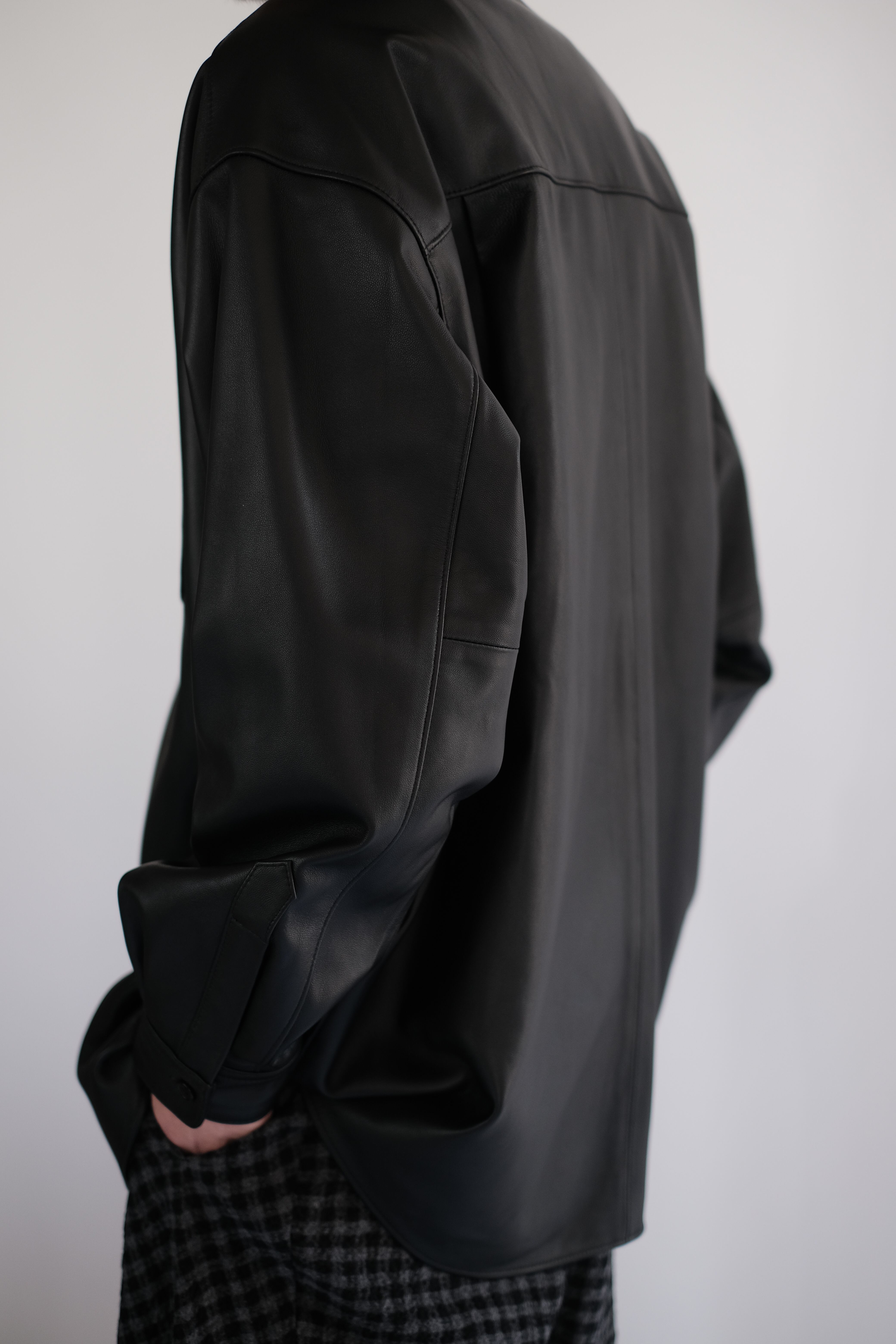 Graphpaper / Sheep Leather Oversized Shirt | LIVING powered by BASE Graphpaper / Sheep Leather Oversized Shirt | LIVING powered by BASE