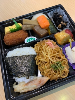 おにぎり弁当