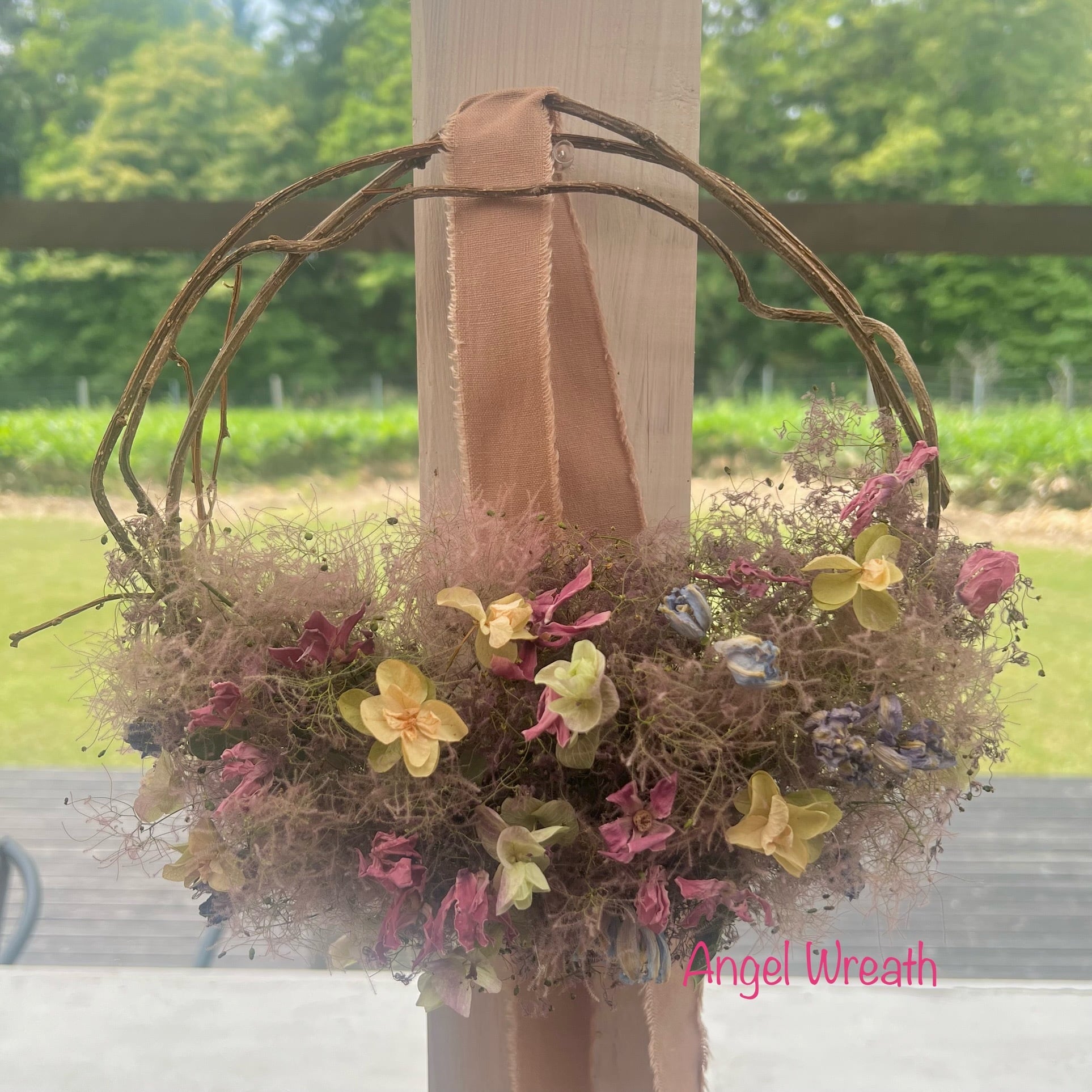 スモークツリーと小花のハーフリース(25cm) | エンジェル・リース工房 