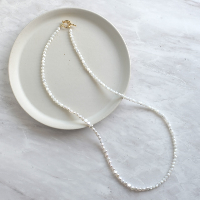 60cm アシンメトリーネックレス 淡水パール × マザーオブパール  /  小粒バロックが上品に艶めく セミロングネックレス / pe-152