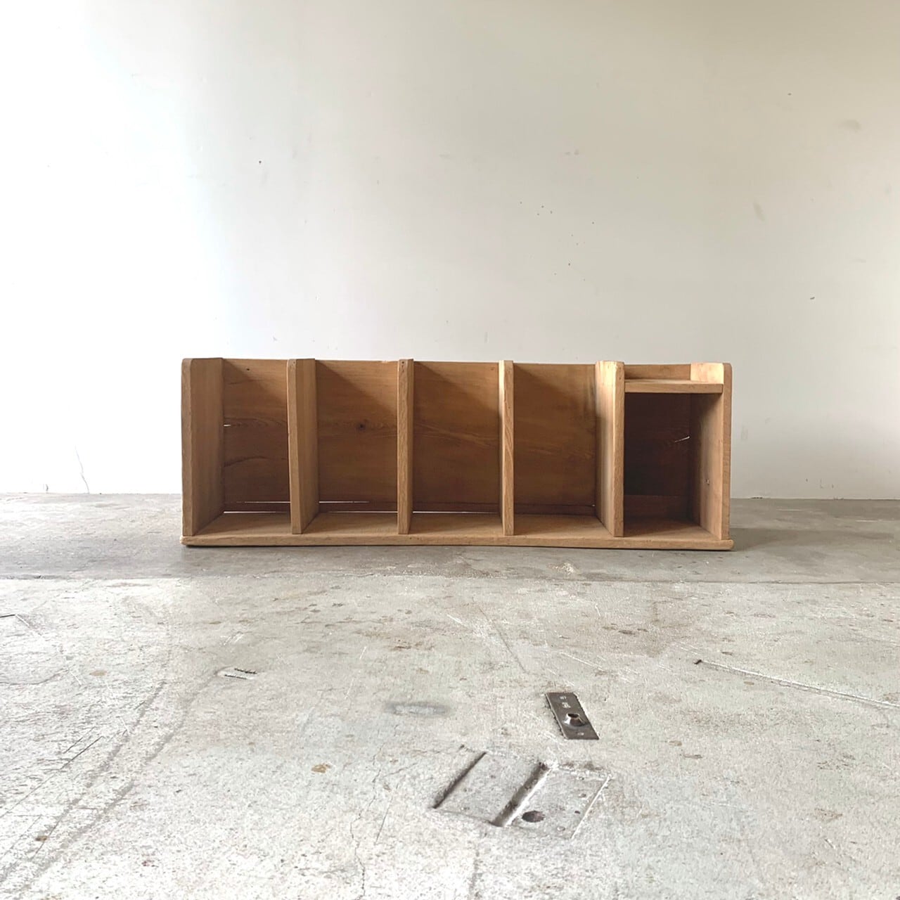 棚付きの本立て　古道具　0495