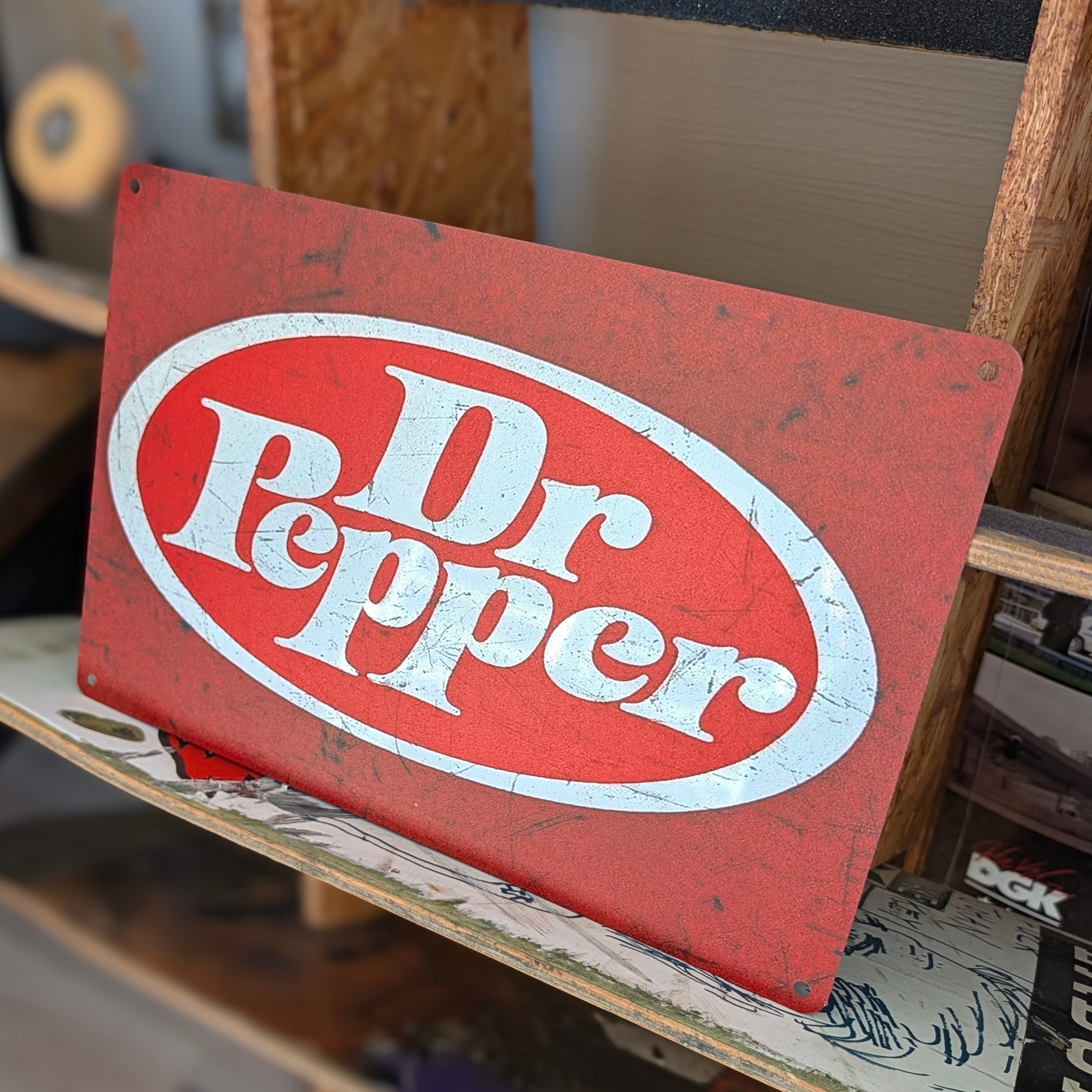 送料無料!ちょうどいいブリキ看板【 Dr.Pepper ( ドクター・ペッパー ) 】 METAL SIGN / メタルサイン / ブリキ看板 / サインボード / ビンテージ加工〚アメリカン雑貨 アメトイ〛