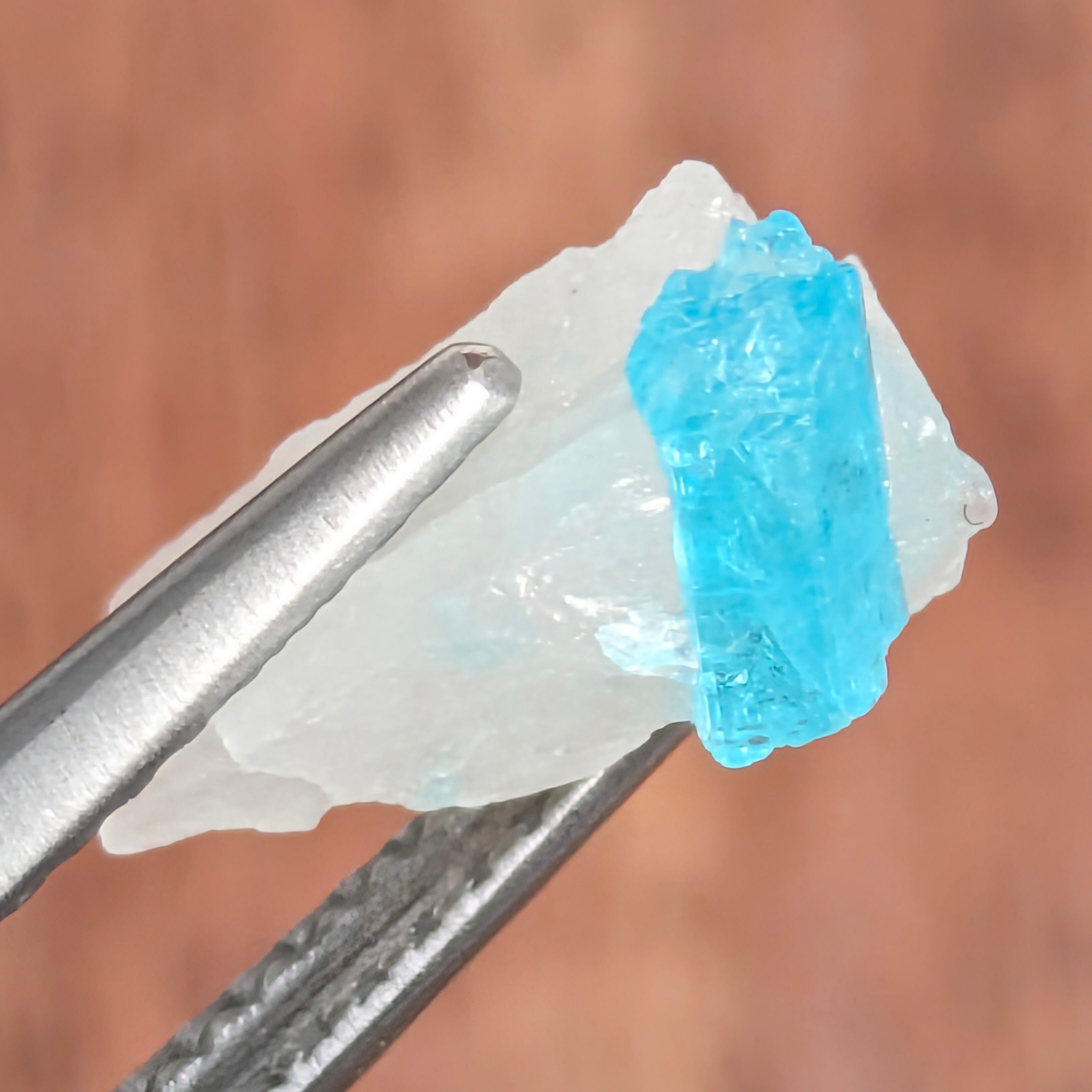 パライバトルマリン原石 ブラジル・パレーリャス産【1.97ct】PRO207983