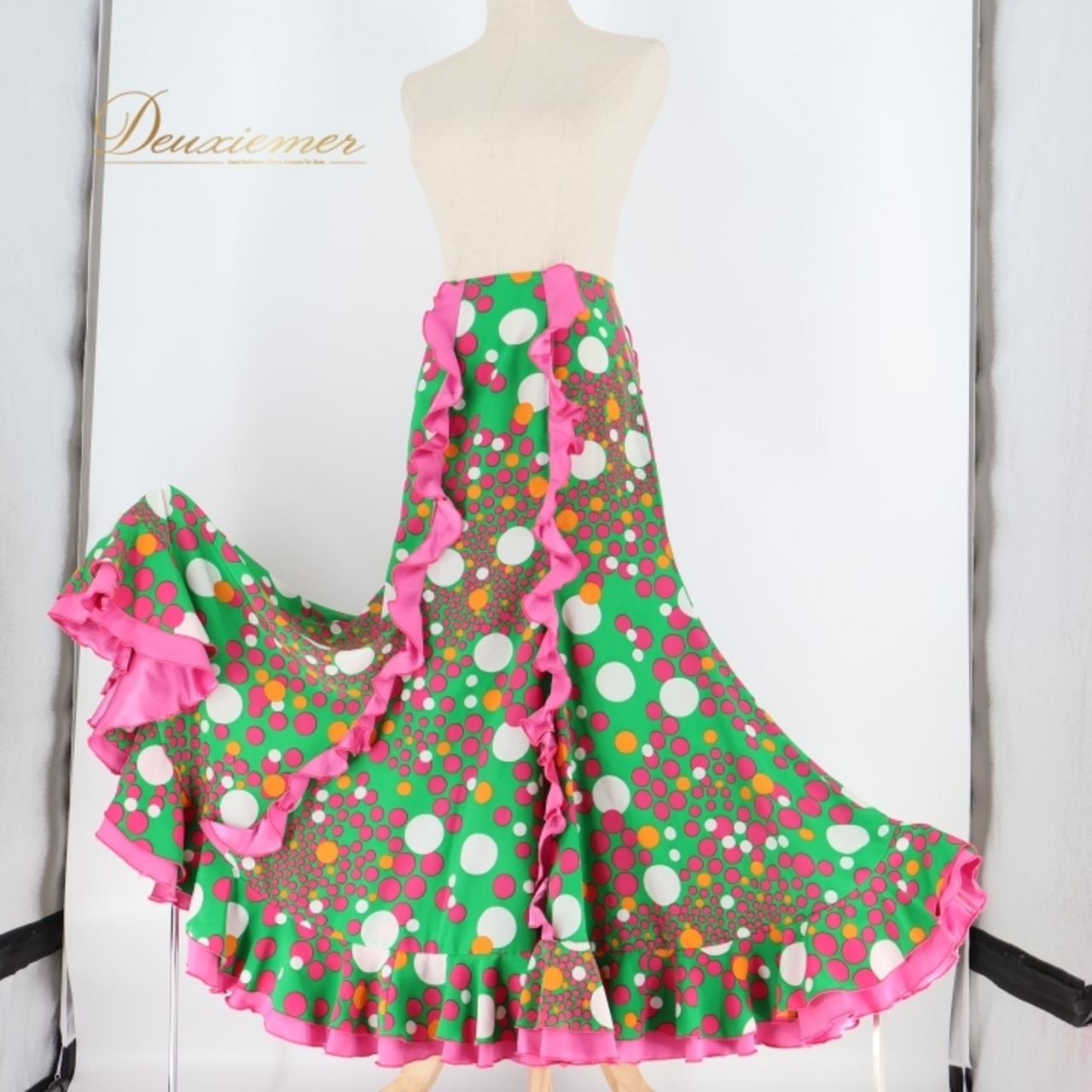 フラメンコ 衣装 ソニアジョーンズ SONIA JOHNES ファルダ スカート 緑 ピンク 水玉 ドット フリル ボランテ 軽い ダンス 発表会 グリーン系 ピンク系 フラメンコスカート ダンス衣装 軽やか ボリューム ペチコート おしゃれ パーティ かわいい ピンクドット コスチューム フリルスカート ステージ衣装