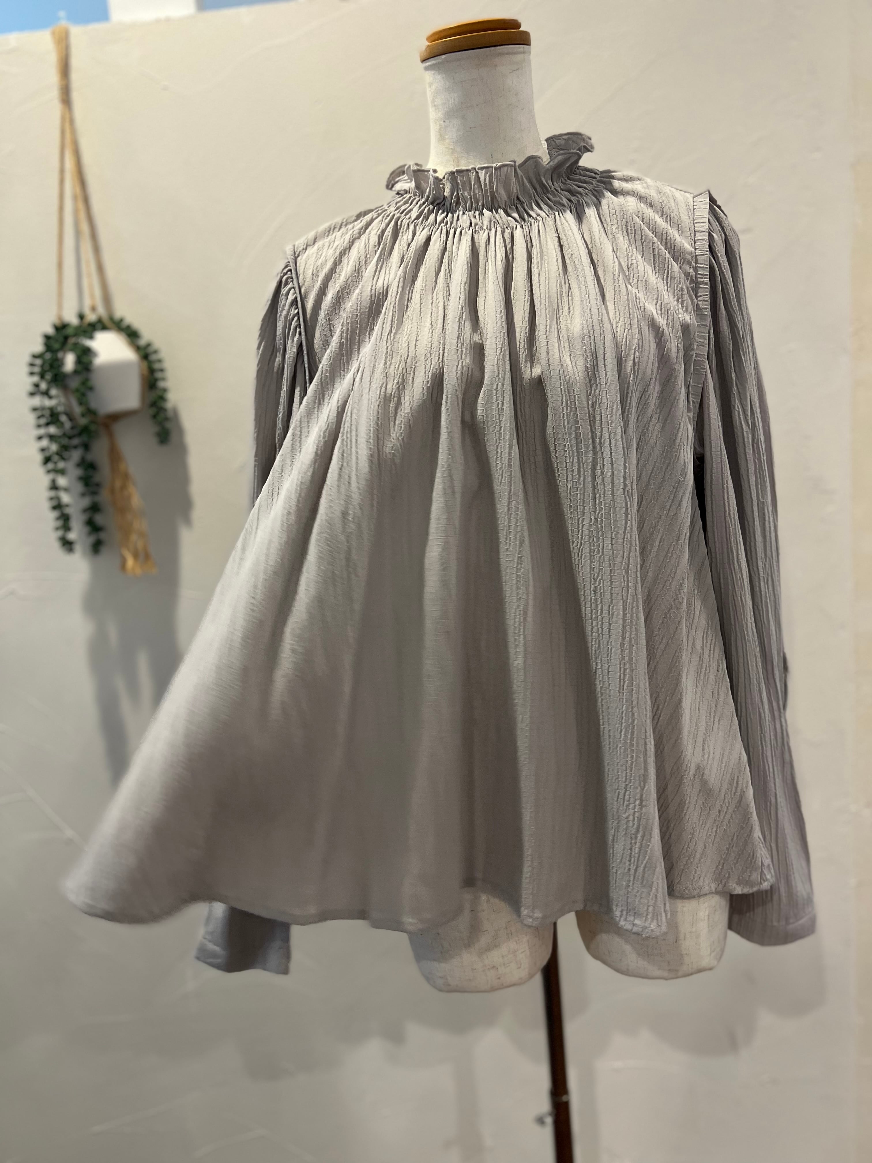 【SELECT】フリルカラーシャーリングブラウス