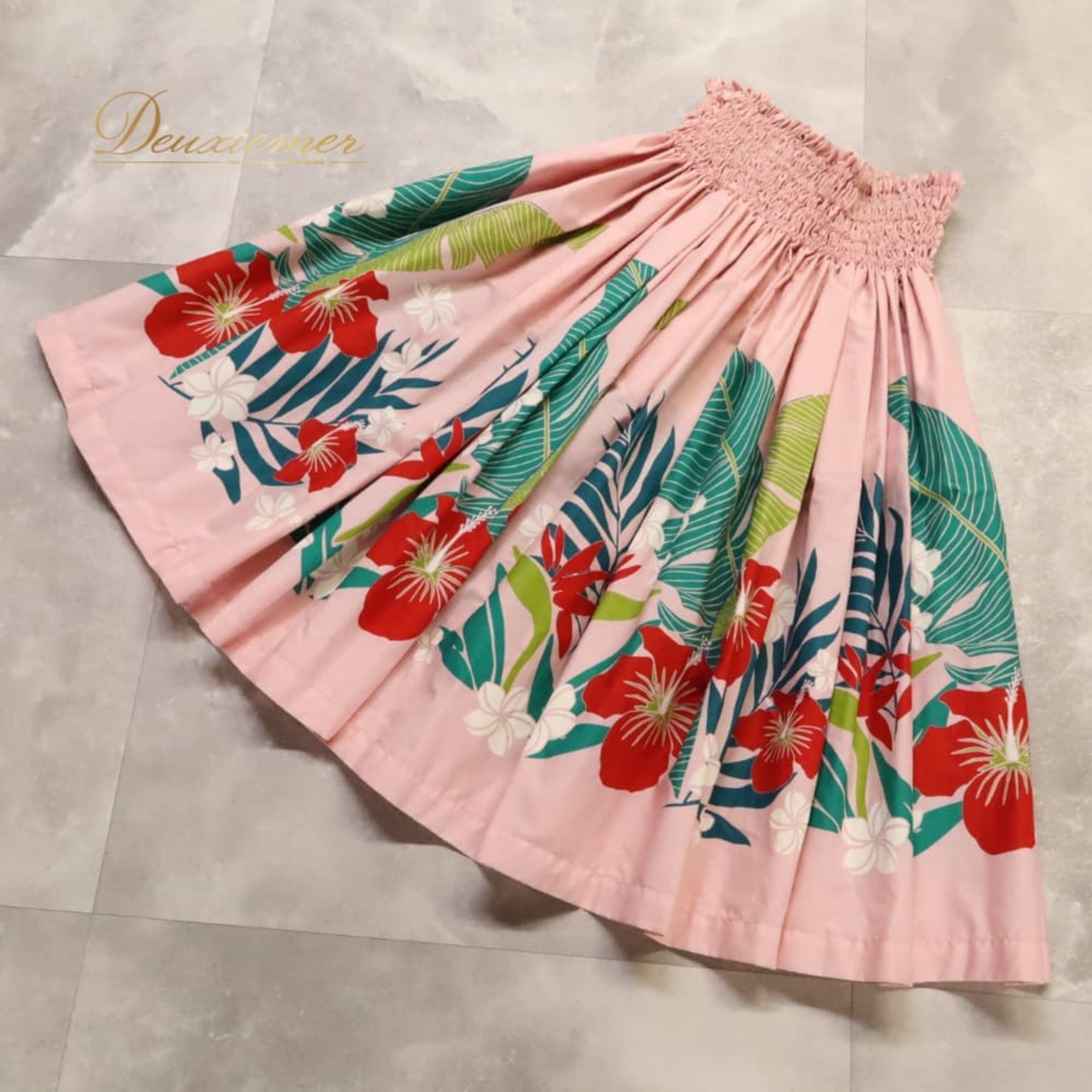 フラダンス 衣装 Aloha Emika アロハエミカ パウスカート ピンク系 ハイビスカス柄 プルメリア柄 花柄 植物柄 ハワイアンプリント ハワイアン アロハ フラ ダンス レッスン 練習 ハワイアンダンス シングル スカート フレア グリーン系 レッド系 ホワイト系 華やか 鮮やか かわいい おしゃれ