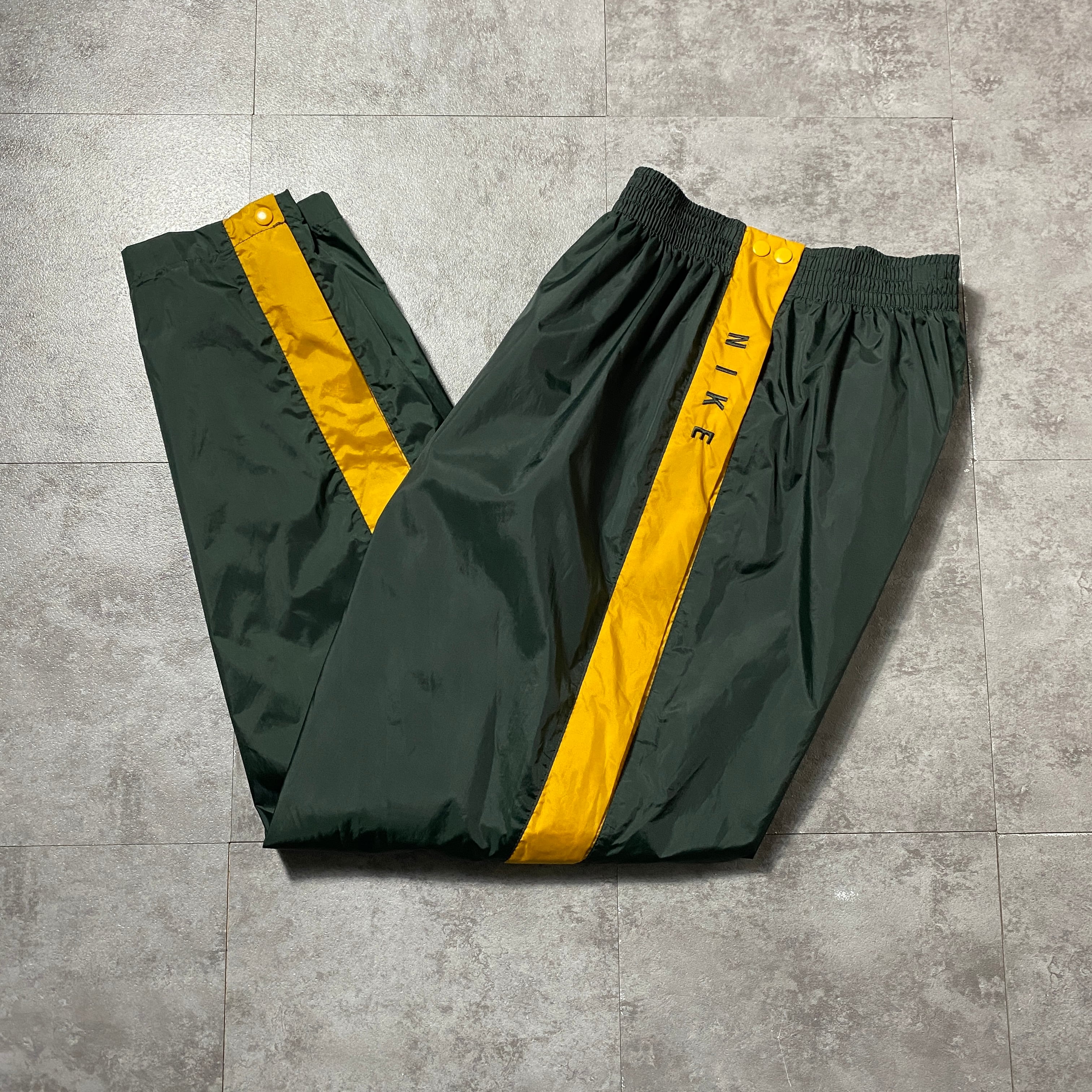 90's NIKE ナイキ 刺繍文字ロゴ サイドライン グリーン 薄手 ナイロン