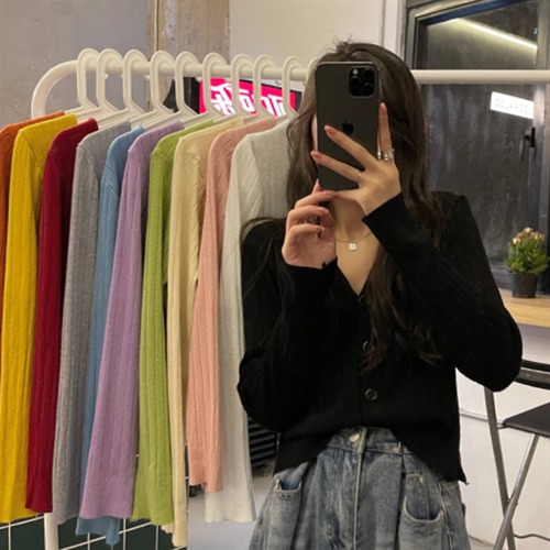 Vネックカーディガン レディーストップス 薄手 春服 長袖カーディガン 無地 シンプル 前ボタン ルーズ 定番 カーデ カジュアル ニット 長袖 Vネックセーター 通勤通学 羽織 おそろい ゆったり