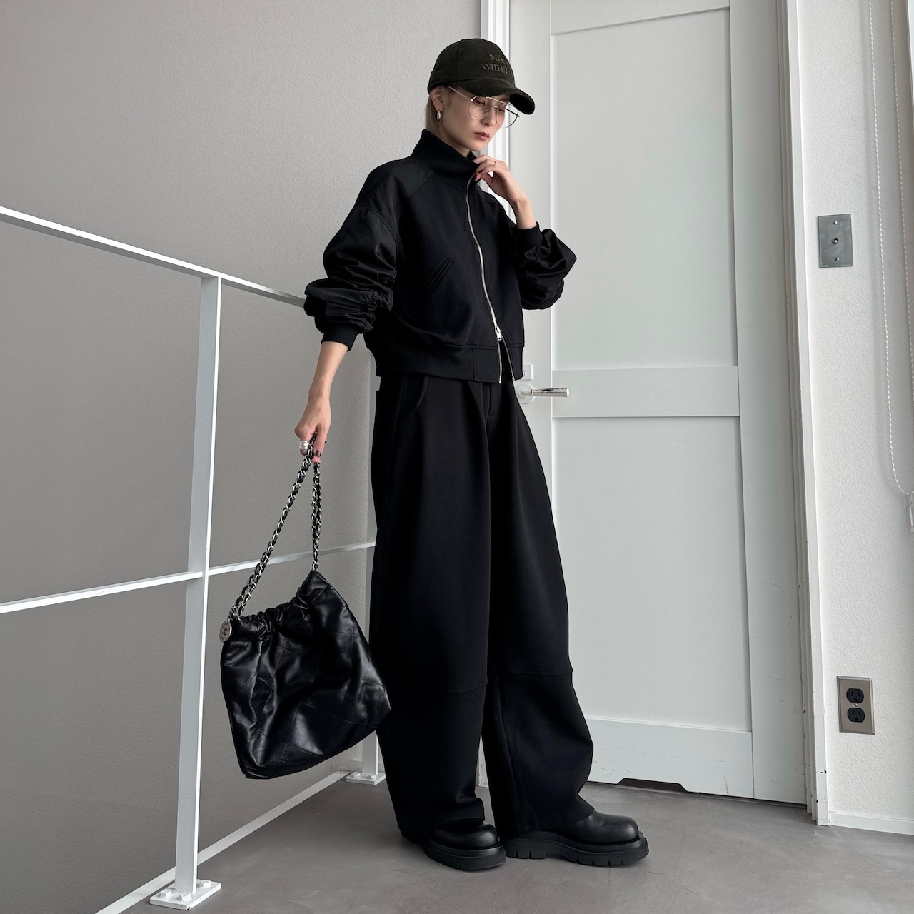 【受注予約:10月上旬入荷予定】Velour Cord Wide Straight Sweat PT/black