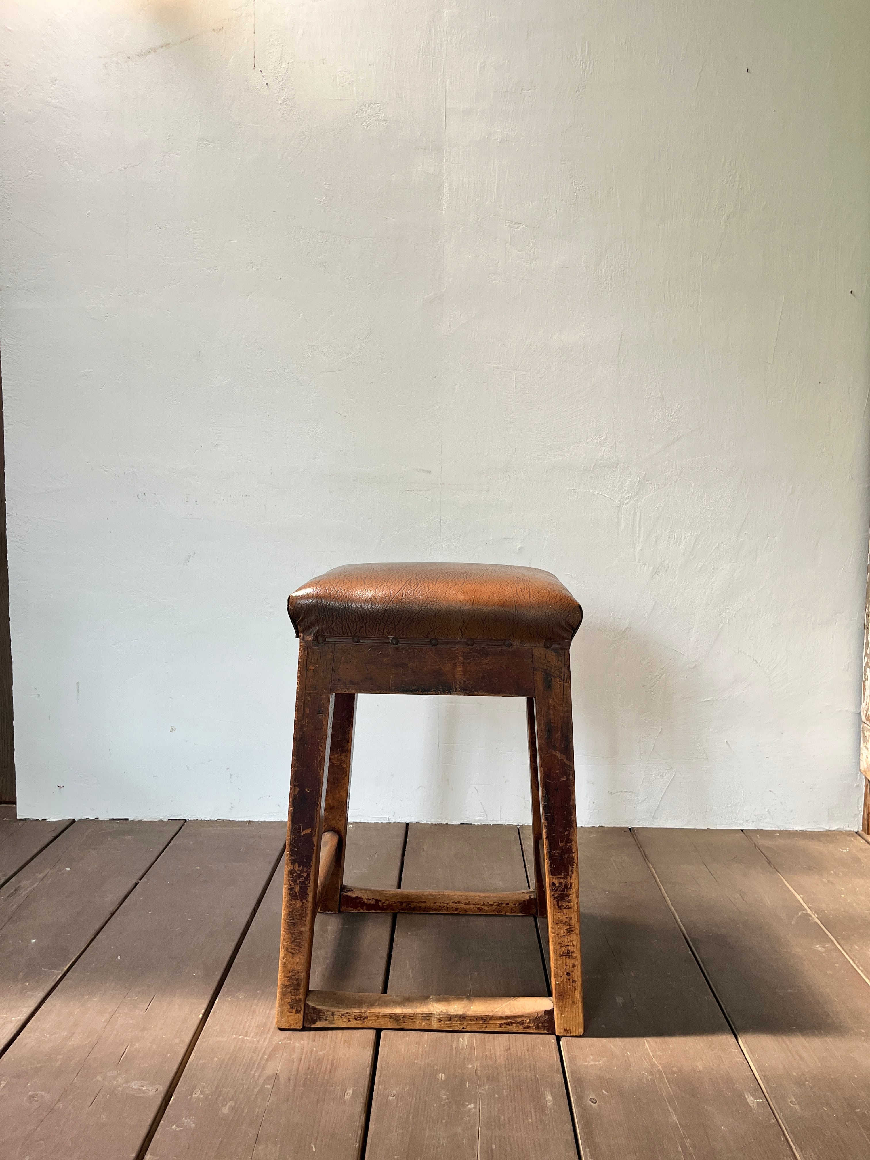 Old stool /England＜スツール・イギリスアンティーク・革張り椅子