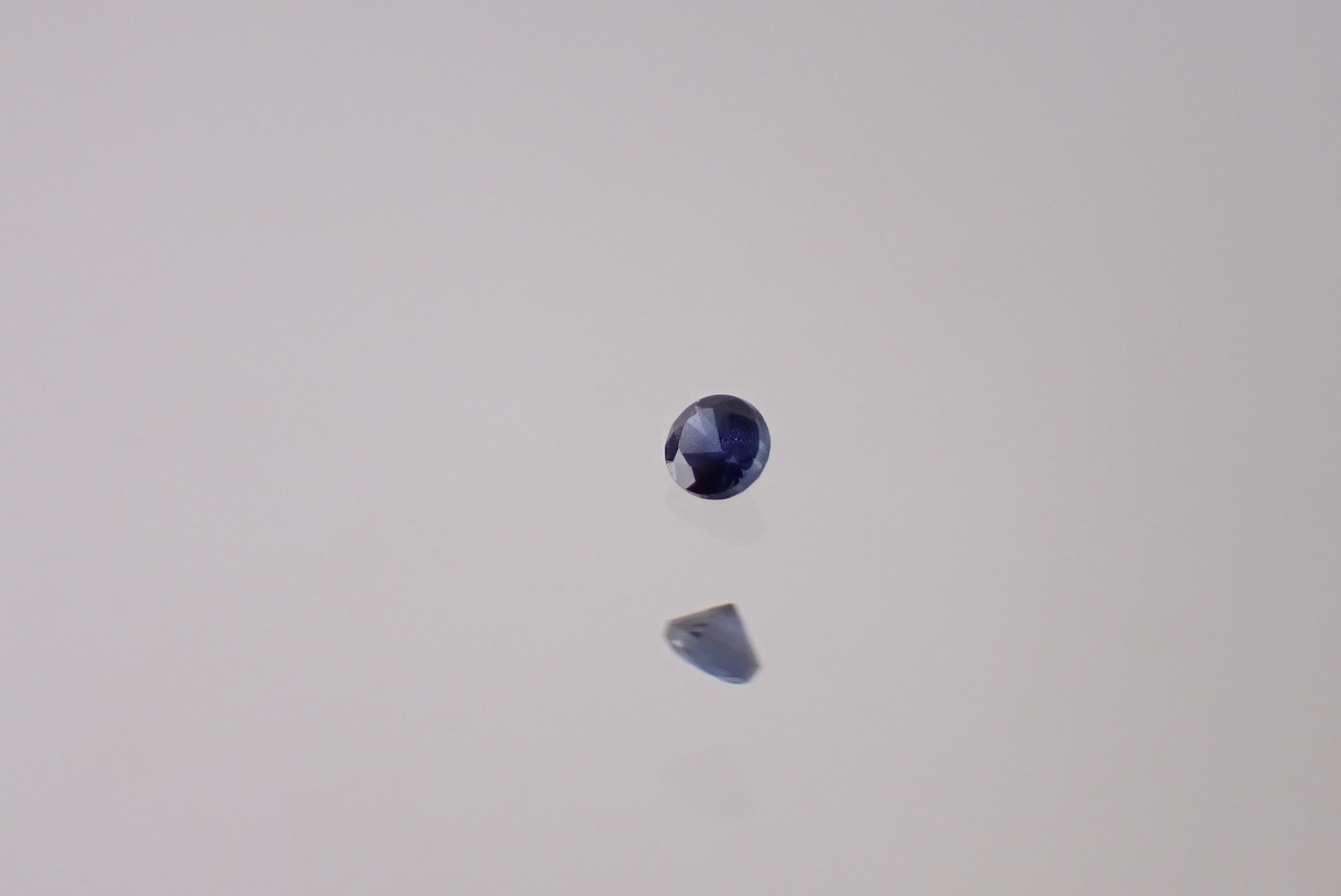 サファイア（非加熱）　0.02ct　[C4‐1124]
