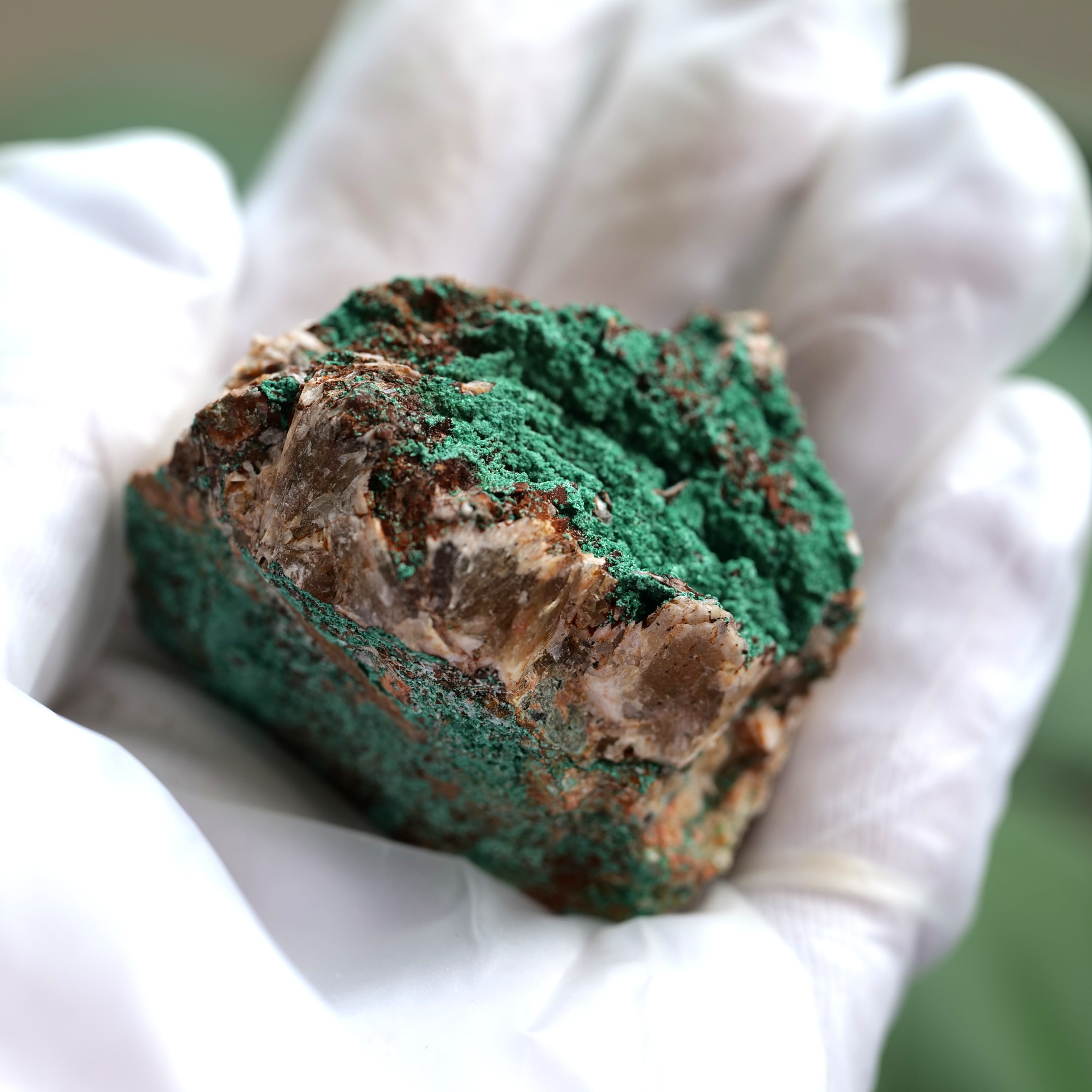 D373-3〕ダイオプテーズ（翠銅鉱）コンゴ産 Dioptase 鉱物【メール便