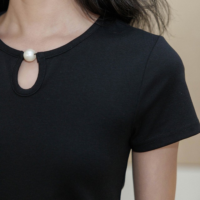 pearl embellished keyhole neck t-shirt L0500