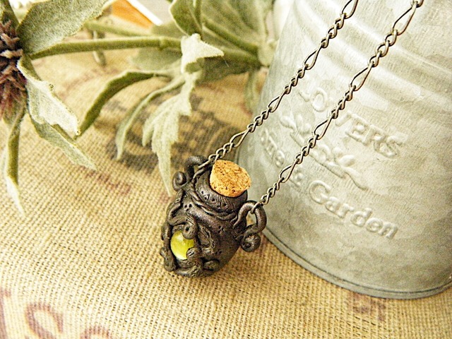 【ペリドット】魔法の小瓶ペンダント