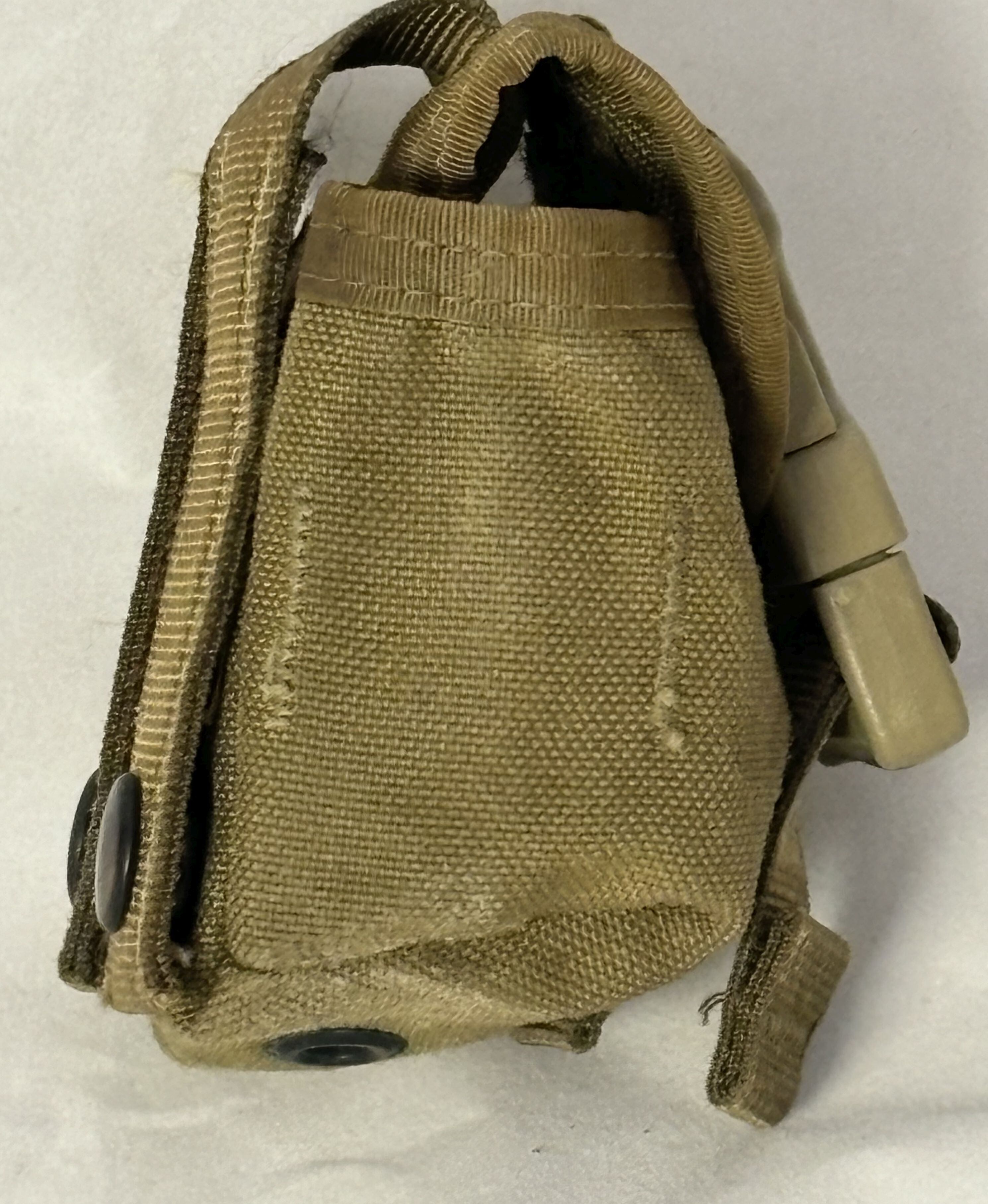 USED：米軍放出品 M67 グレネードポーチ コヨーテ USMC 海兵隊(A0262