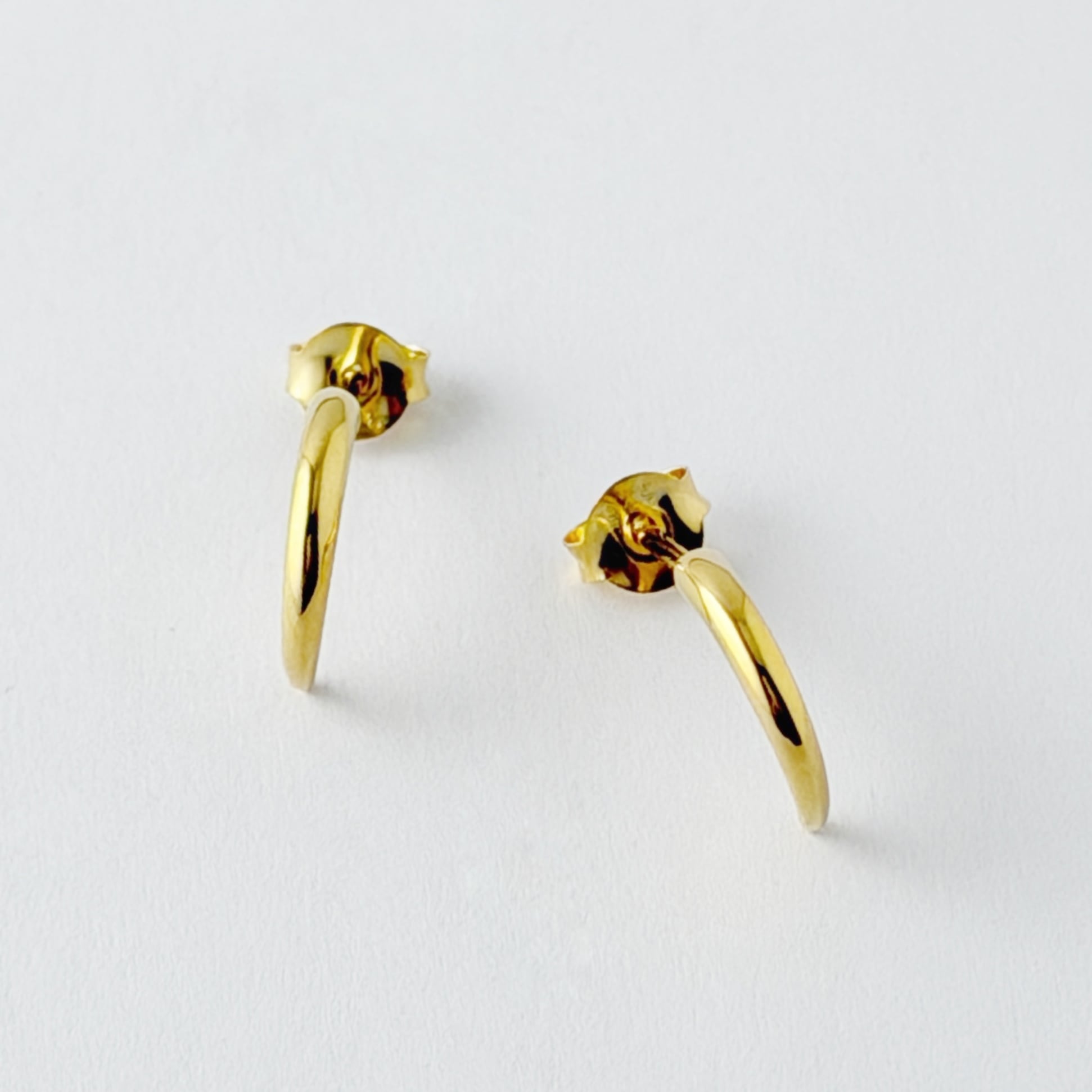Gold Coating ハーフ フープ スタッドピアス 小さめピアス プチピアス Small