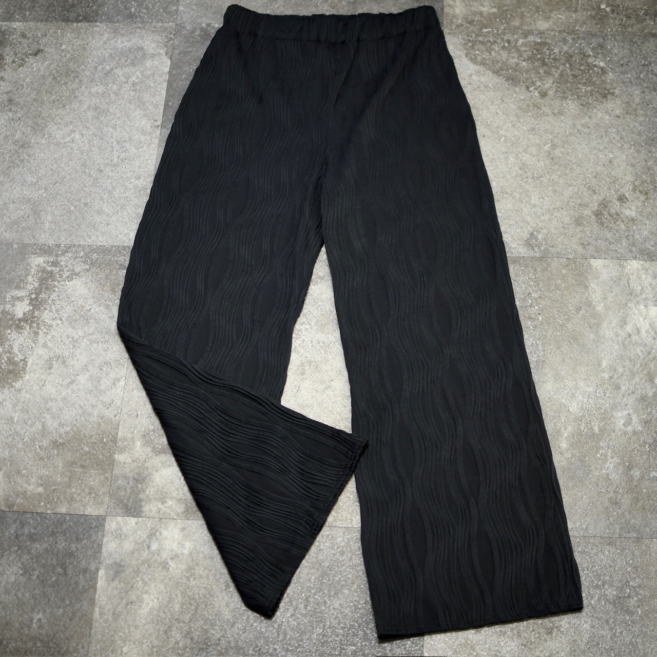design wave pleats wide pants black