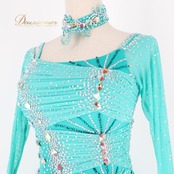 社交ダンス 衣装 スタンダードドレス ワンピース ドレス グリーン系 ブルー系 VeRTigo フリル レース フロート 青緑 デモ 競技 ダンス パーティ 発表会 豪華 華やか エレガント 上品 パフォーマンス用