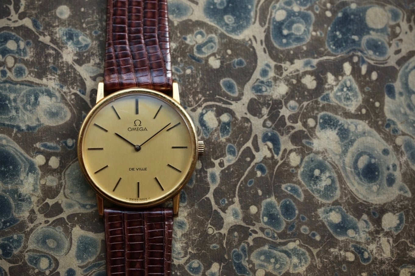 【OMEGA】 1975年製 オメガ 『デビル ラウンド』2針 バーインデックス ゴールドダイヤル 手巻き メンズ / Vintagewatch / DE VILLE / Cal.625