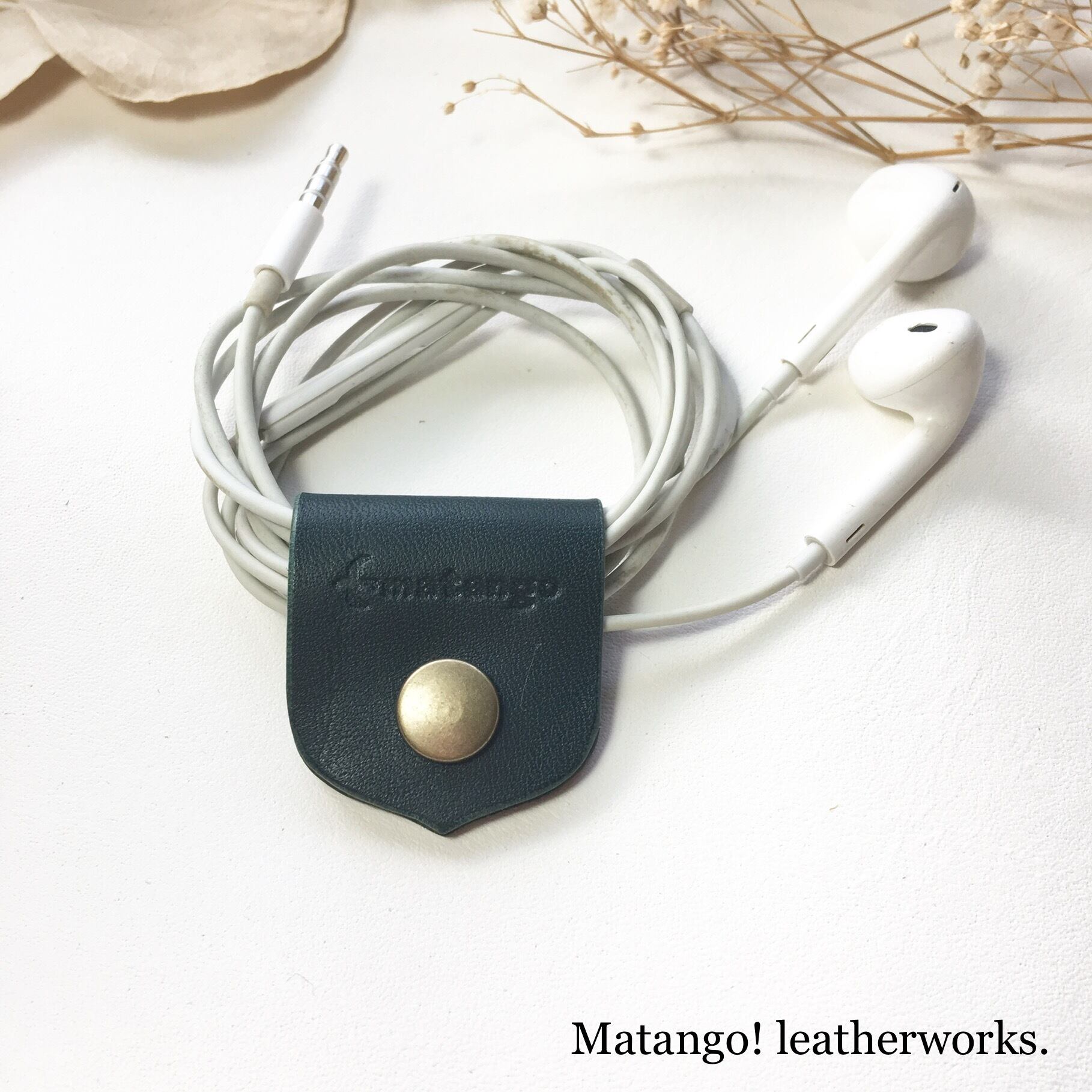 ◇コードクリップ◇上品 シック 本革 シンプル ネックレスホルダー