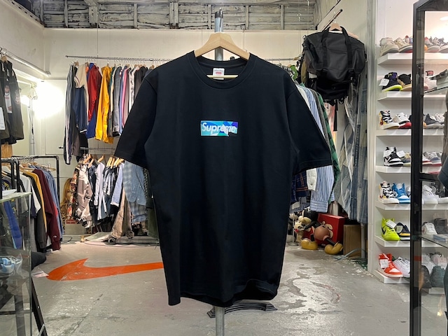 Supreme × EMILIO PUCCI BOX LOGO TEE BLACK/BLUE MEDIUM 08632