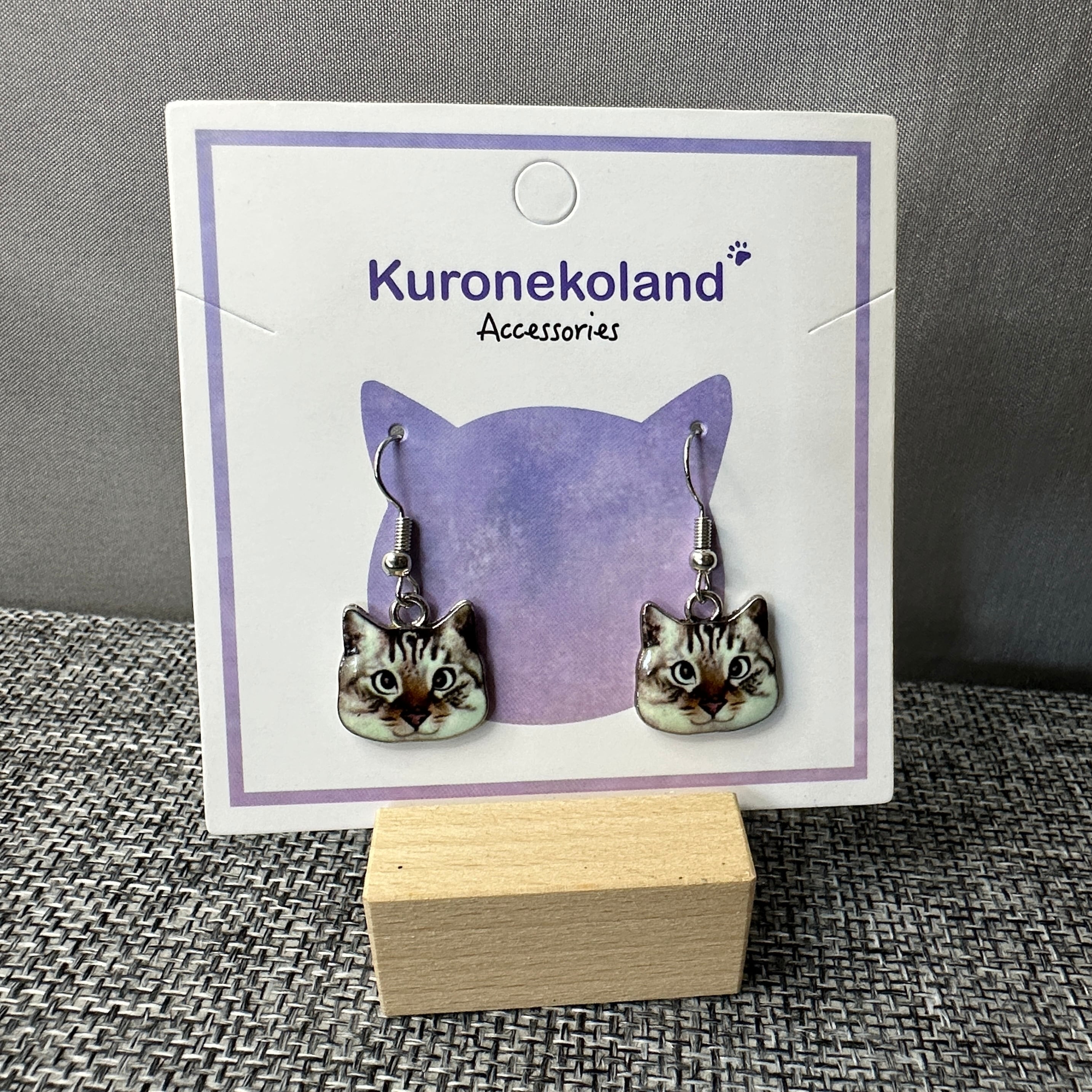 ピアス】送料無料 猫ピアス ゆらゆら ハンドメイドアクセサリー 猫
