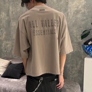 【ESSENTIALS】MERCH TEE