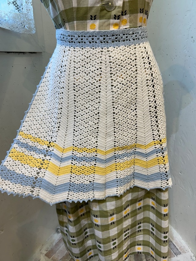 blue × yellow × white border crochet apron