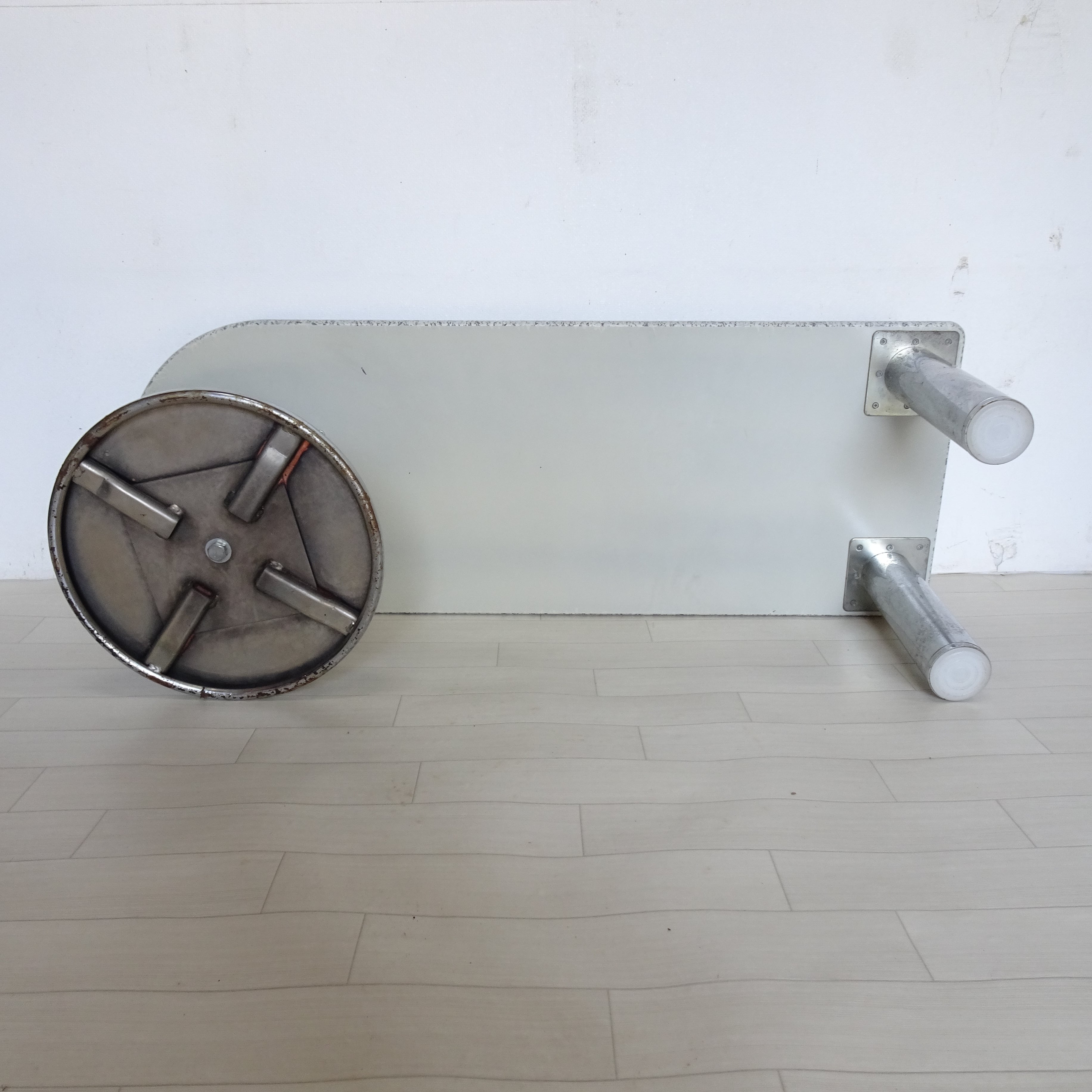 ウレイラ 御影石柄のローテーブル | 純喫茶家具の村田商會