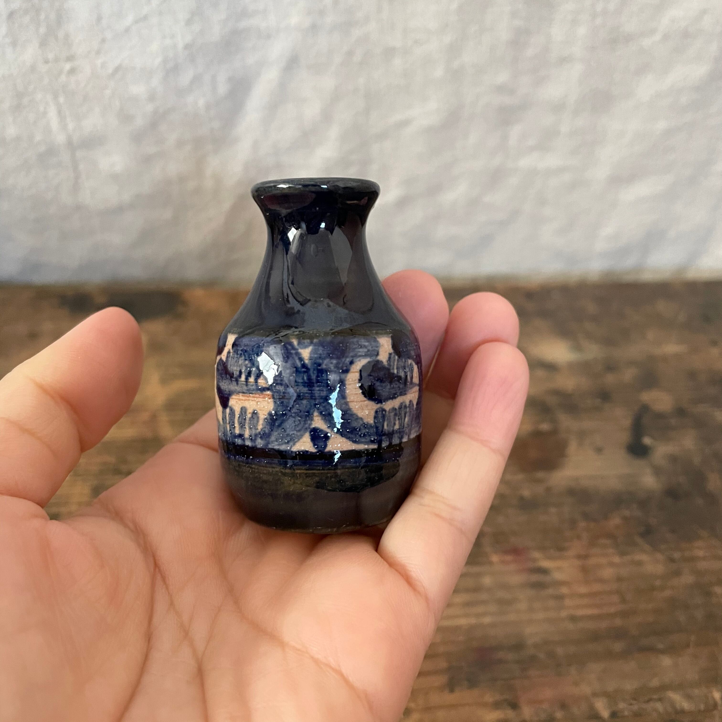 不思議な模様の一輪挿し