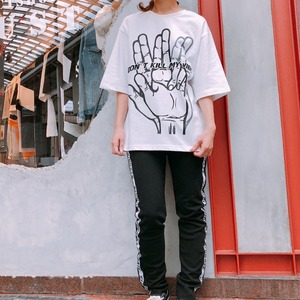 【ホワイト】日本初！ バイブレート 正規取扱店  Ｔシャツ メンズ レディース 半袖 ＶＩＢＲＡＴＥ バイブレイト FINGER LETTERING