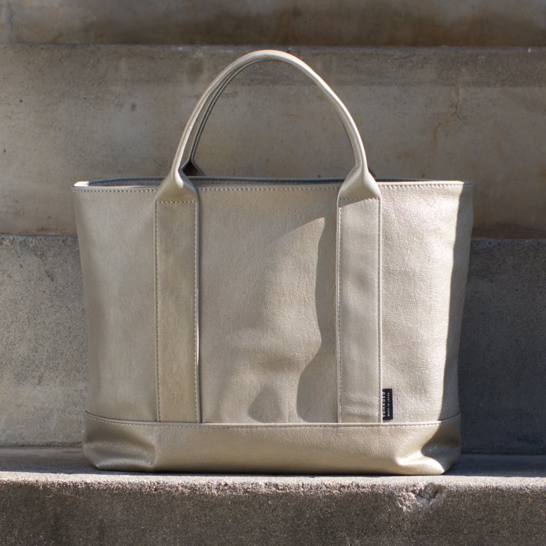 <限定1点>馬革メタリックパールレザー TOTE -M- ゴールドグレー