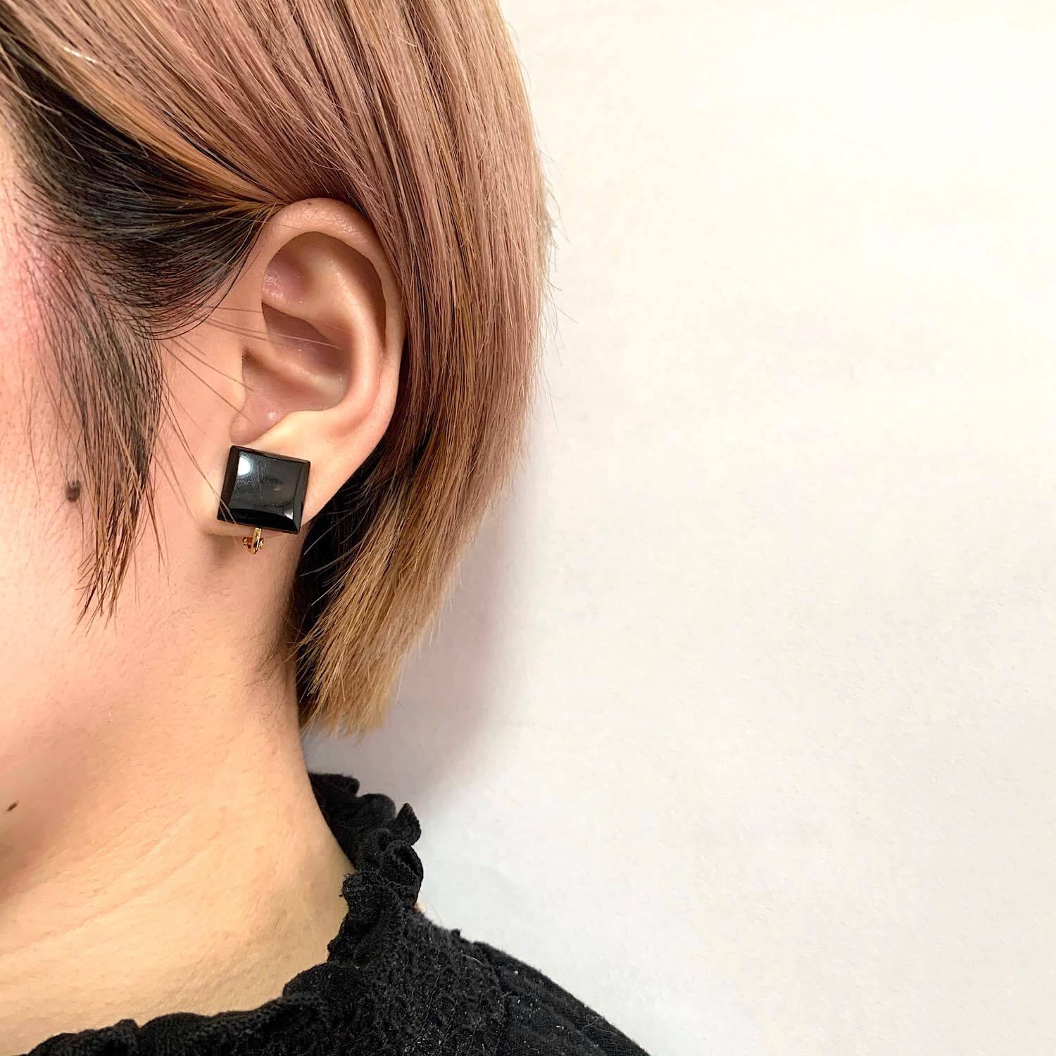 ドイツヴィンテージスクエアカボションの〈ピアス/イヤリング〉 | Dua